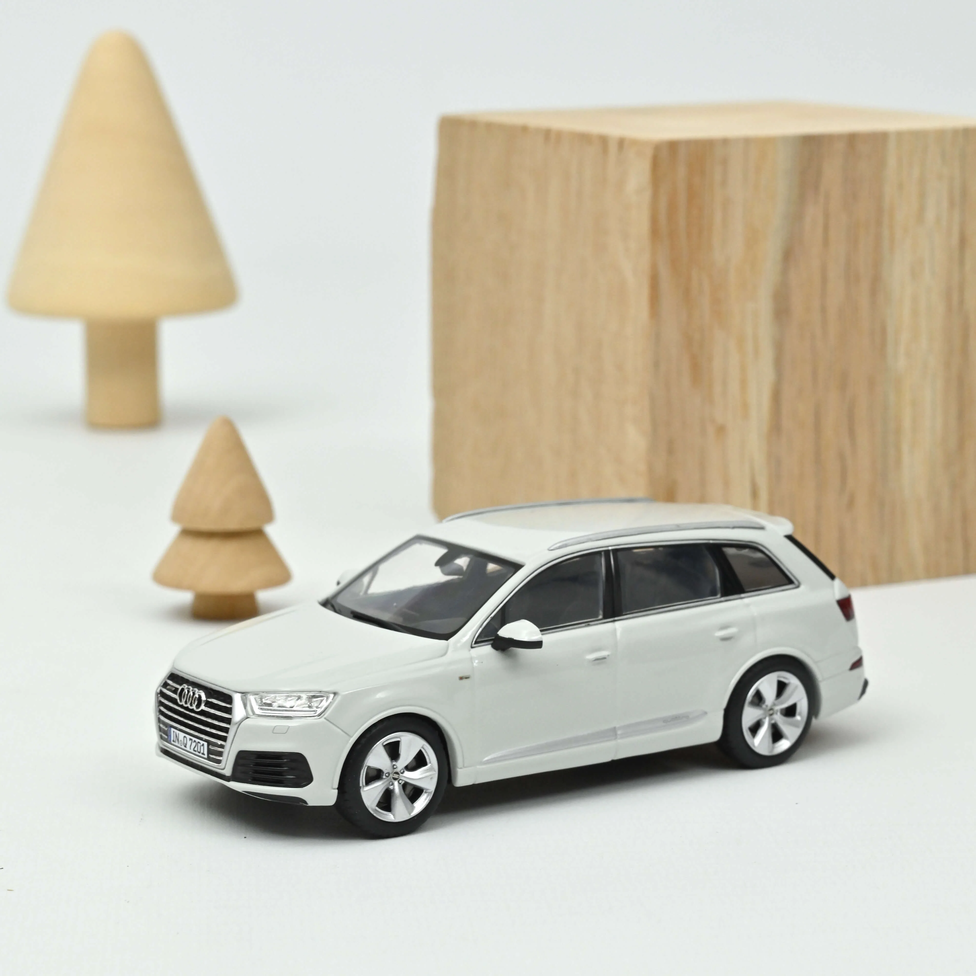 Audi Q7 Blanc Glacier 1/43
