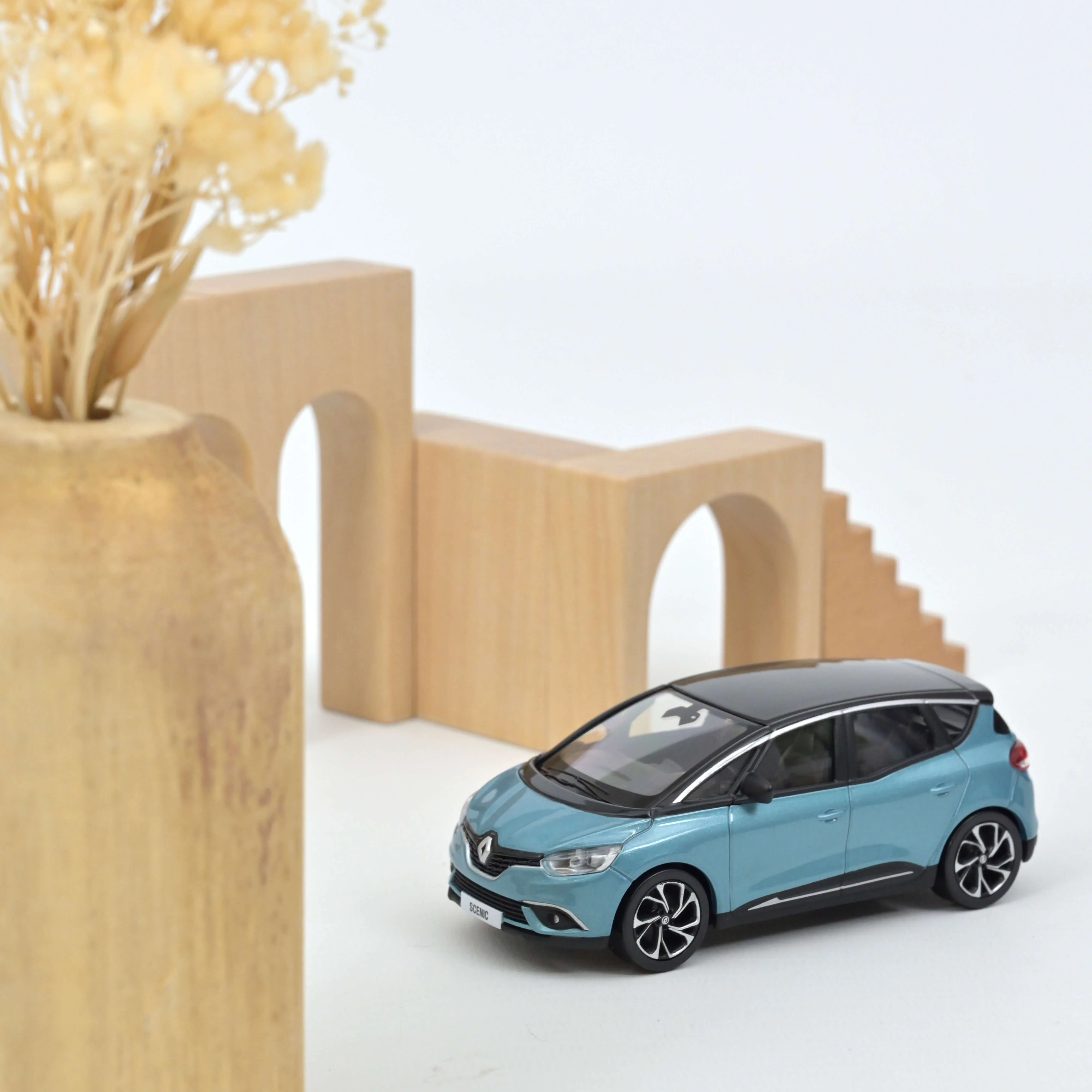 Renault Scénic 2016 Bleu Céleste et Noir 1/43