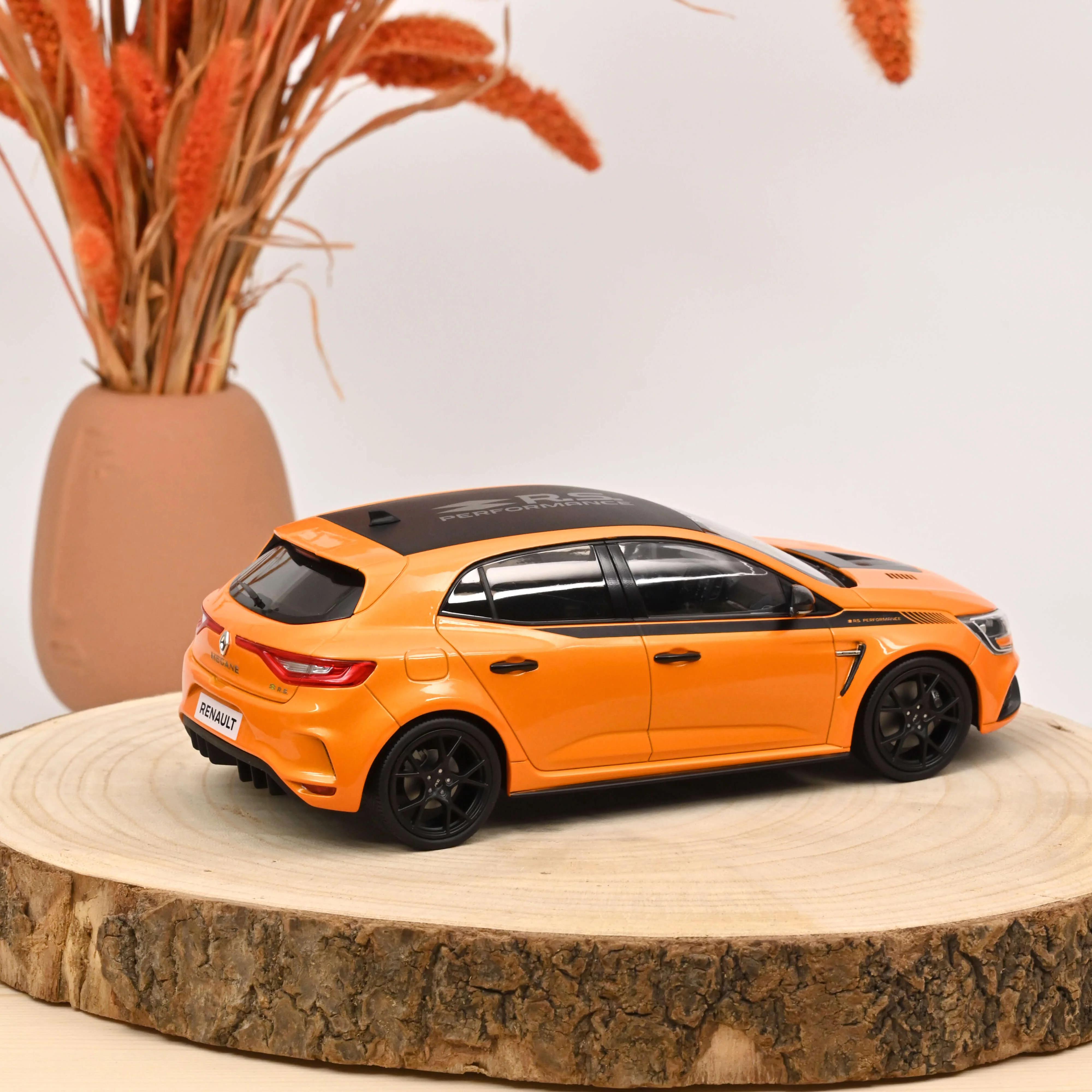 Renault Megane RSTrophy RSPERF.2019 Orange 1/18 - 300pcs - Image 2