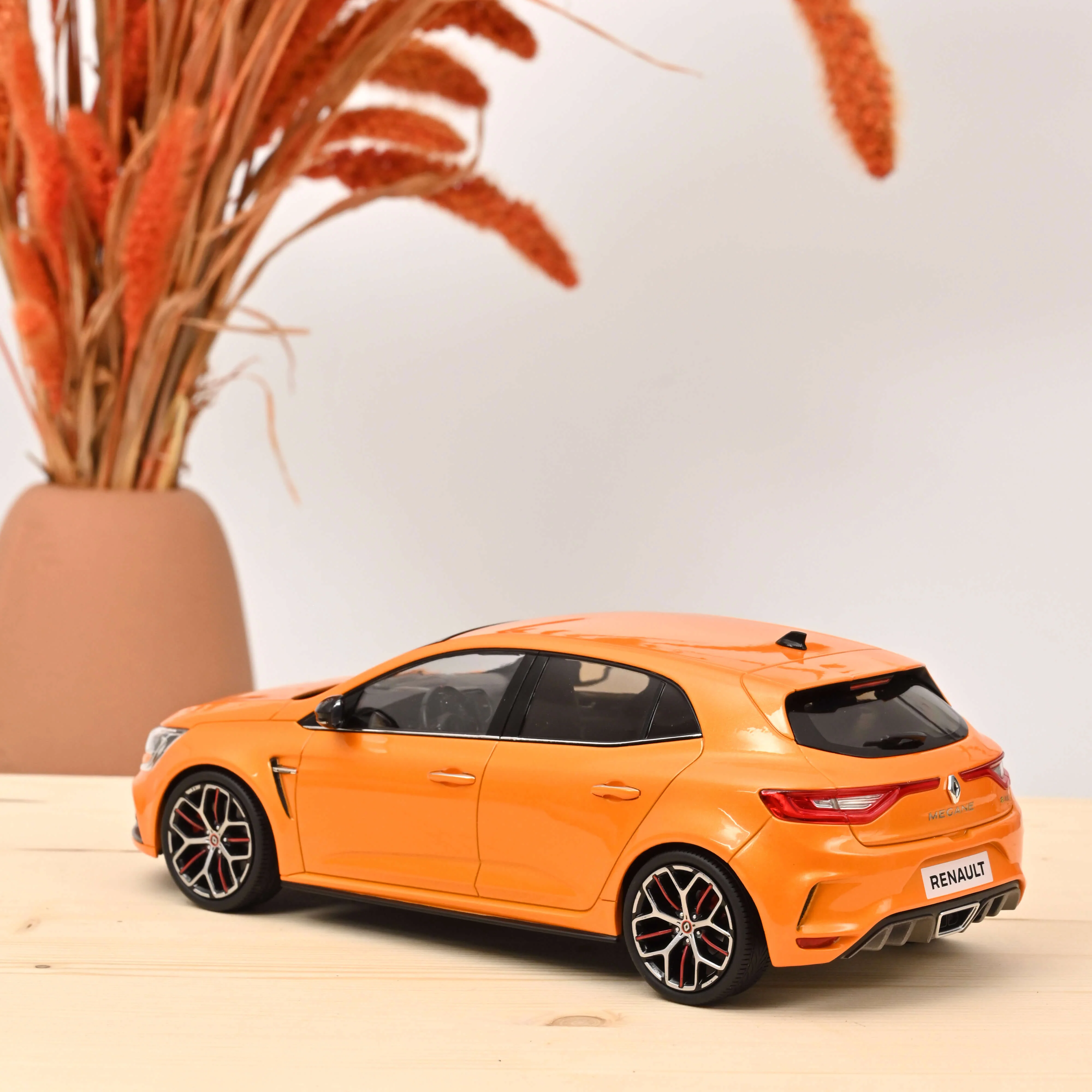 Renault Megane RS Trophy 2019 Orange Tonic 1/18 - 200pcs - Image 2