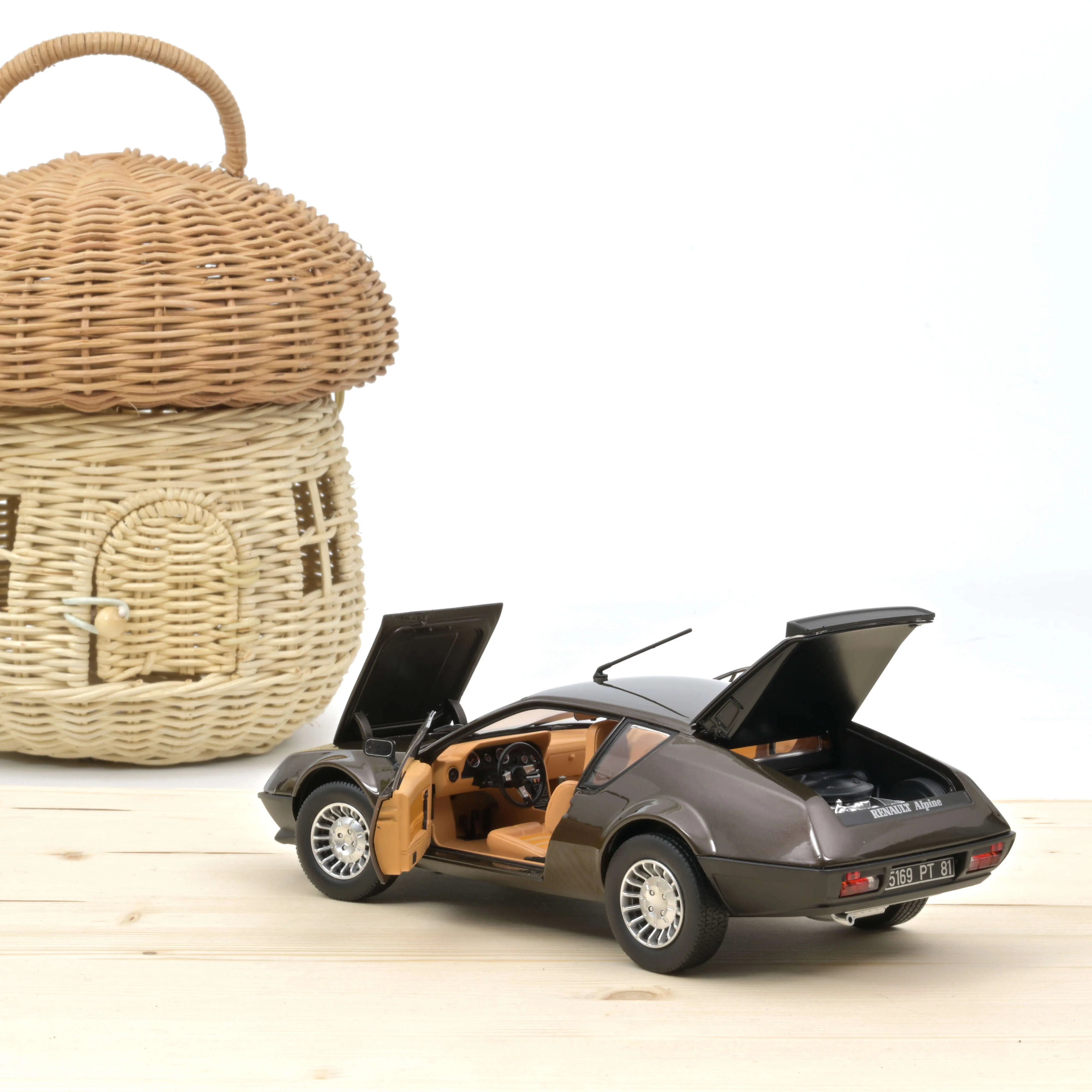 Alpine A310 V6 1981 Marron métallisé 1/18 - 200pcs - Image 2