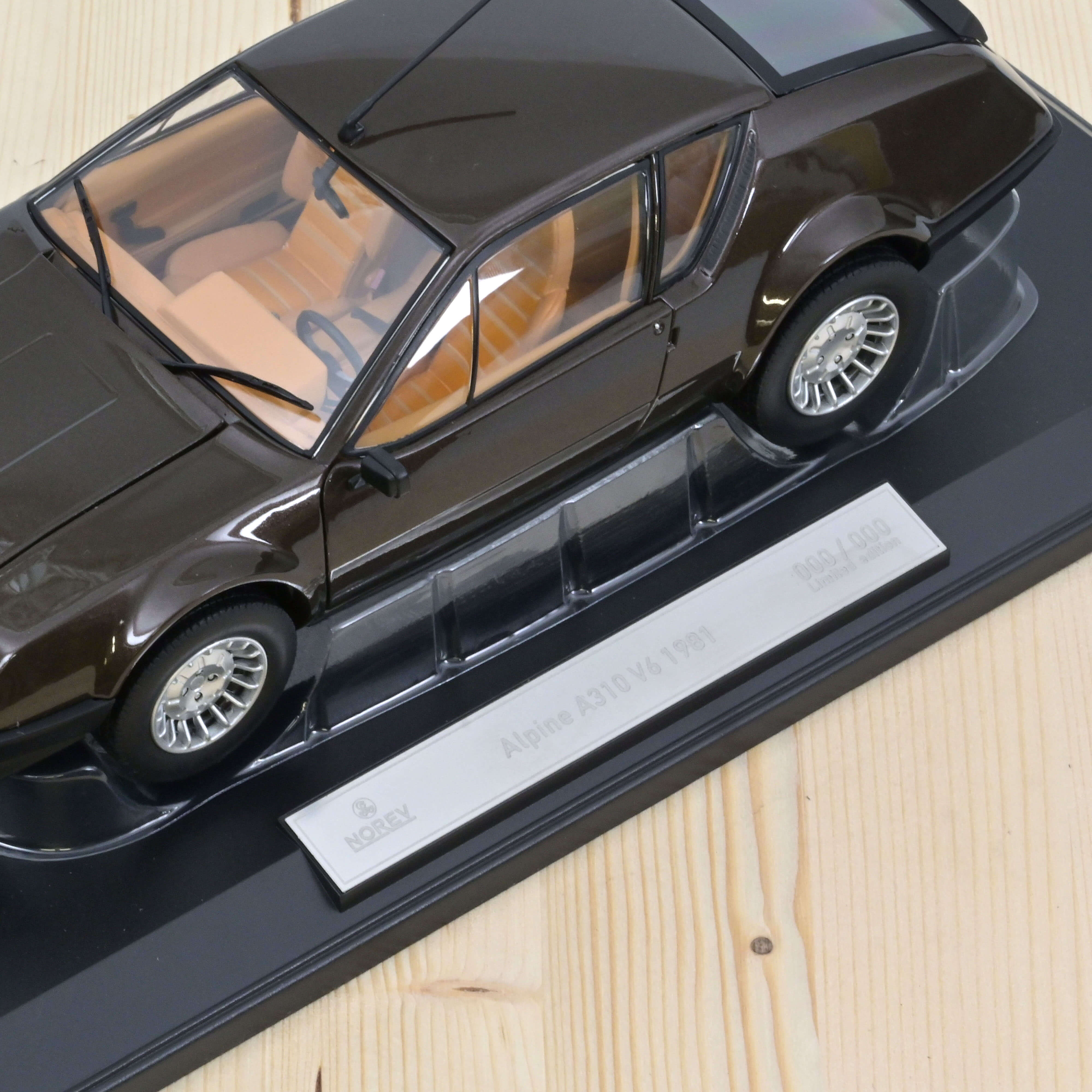 Alpine A310 V6 1981 Marron métallisé 1/18 - 200pcs - Image 3