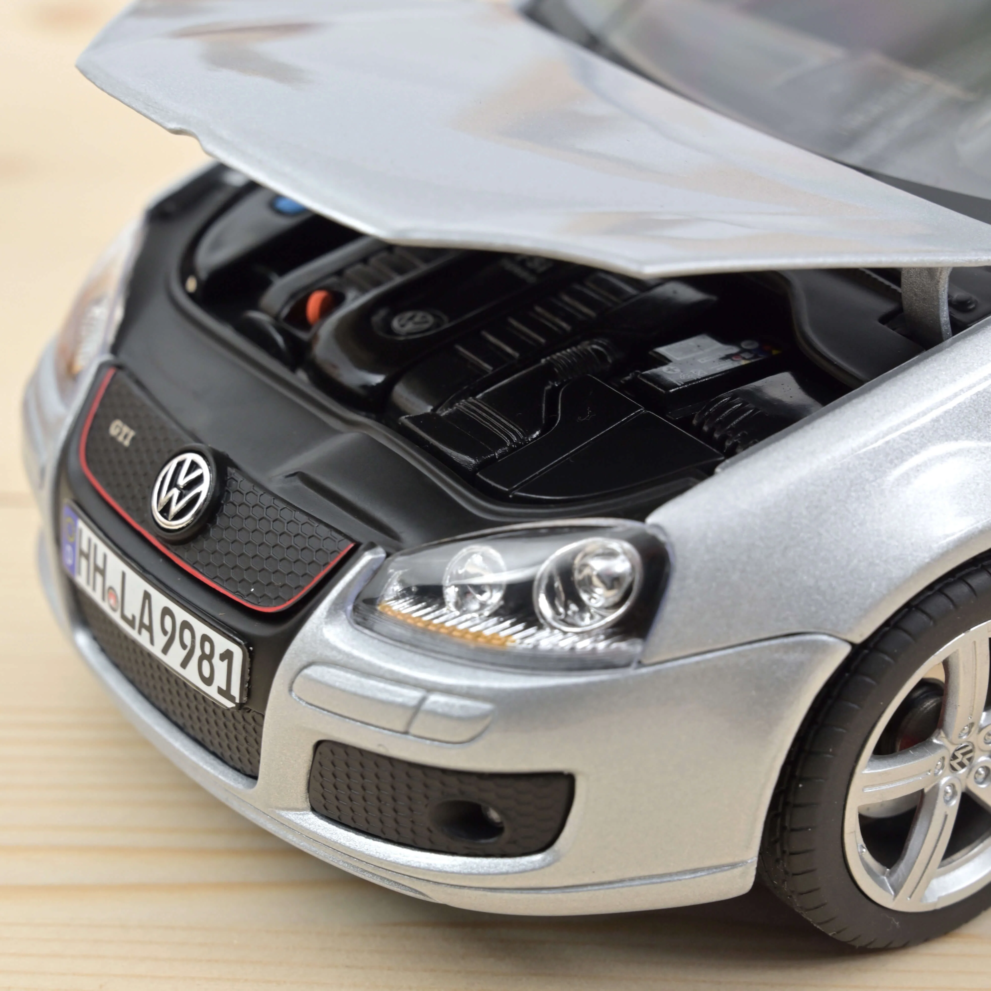 VW Golf GTI Pirelli 2007 Argent 1/18 - Image 3