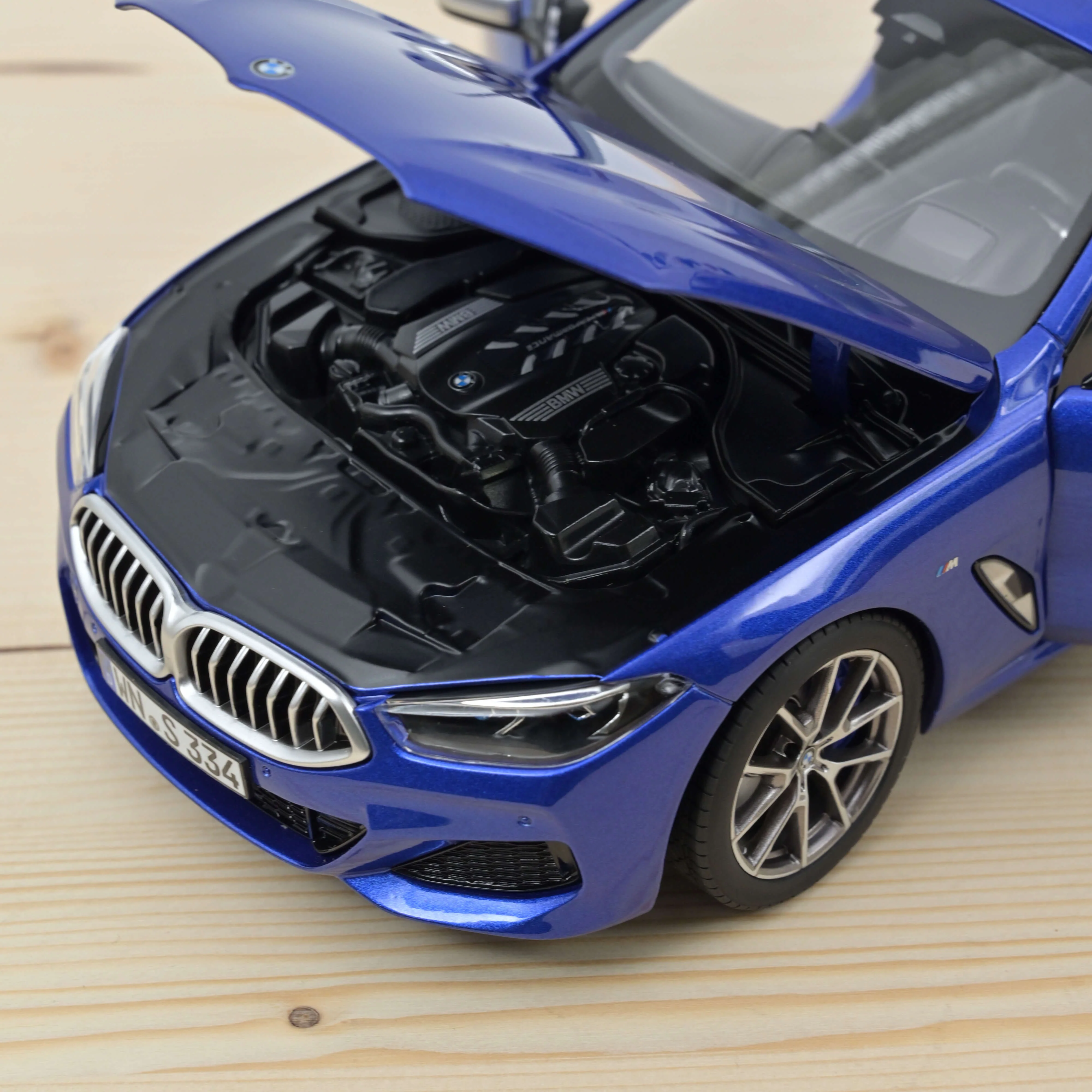 BMW M850i 2019 Bleu métallisé 1/18 - Image 3
