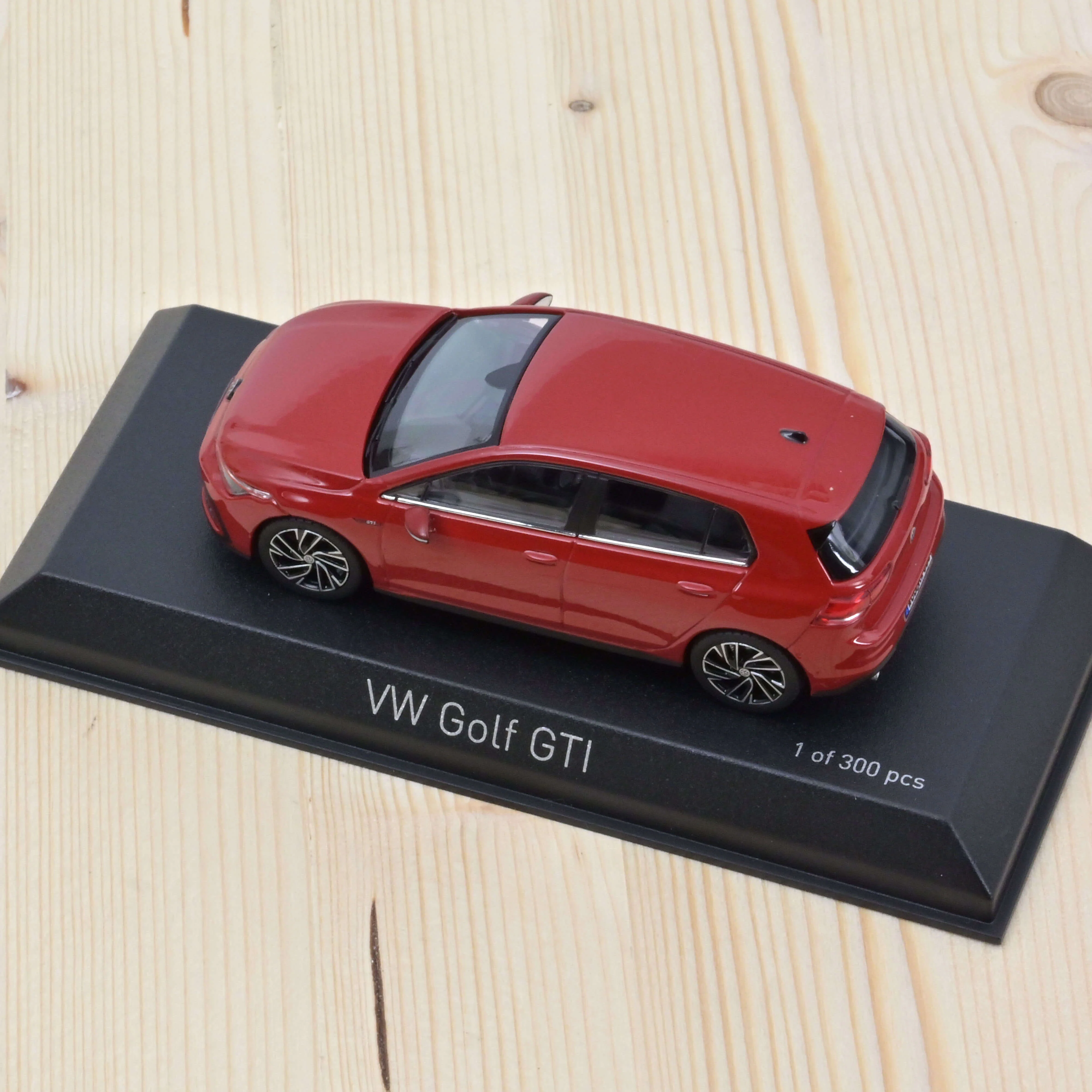VW Golf GTI 2020 Rouge métallisé 1/43 - 300pcs - Image 2