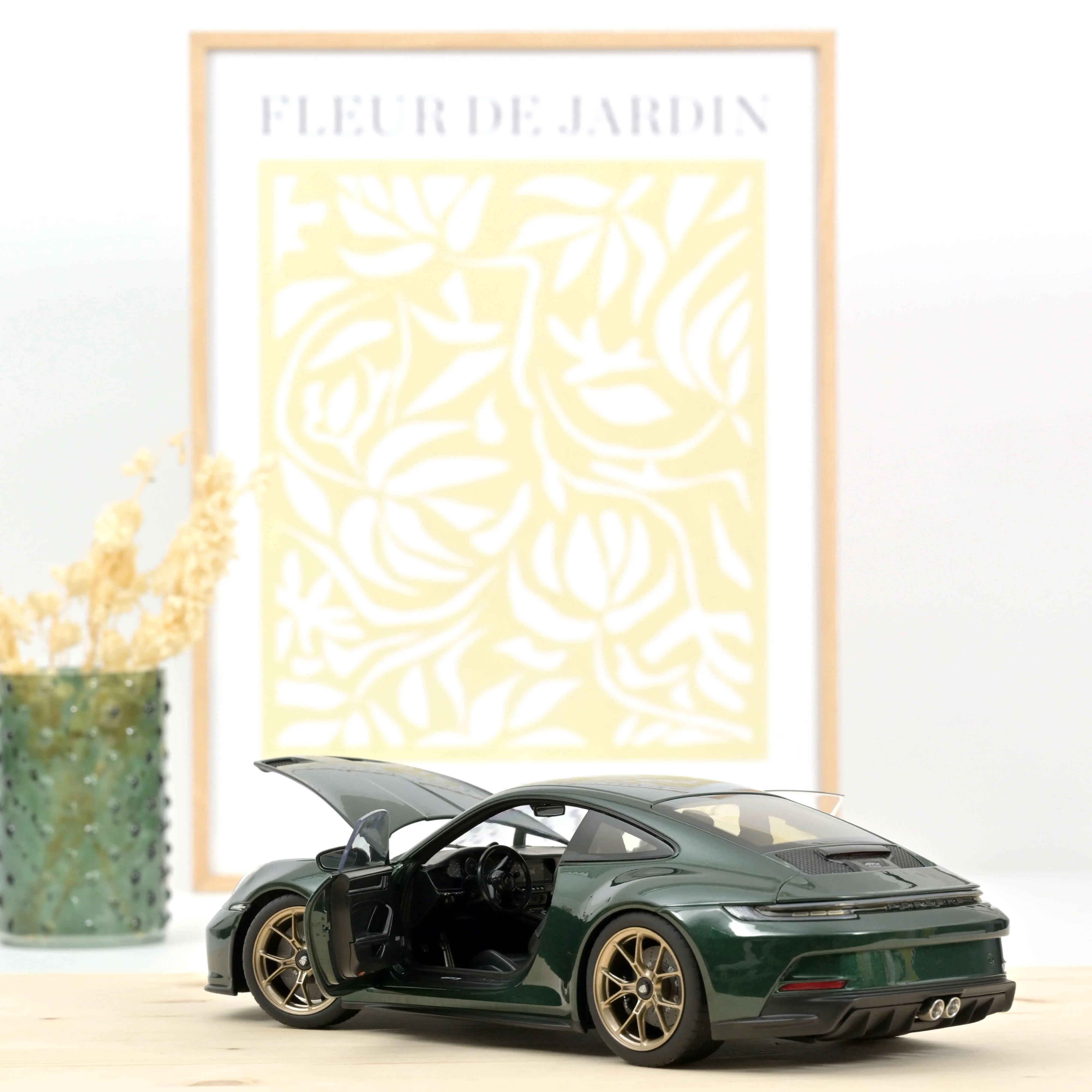 Porsche 911 GT3 Touring Package 2021 Vert met 1/18 - 300pcs - Image 2
