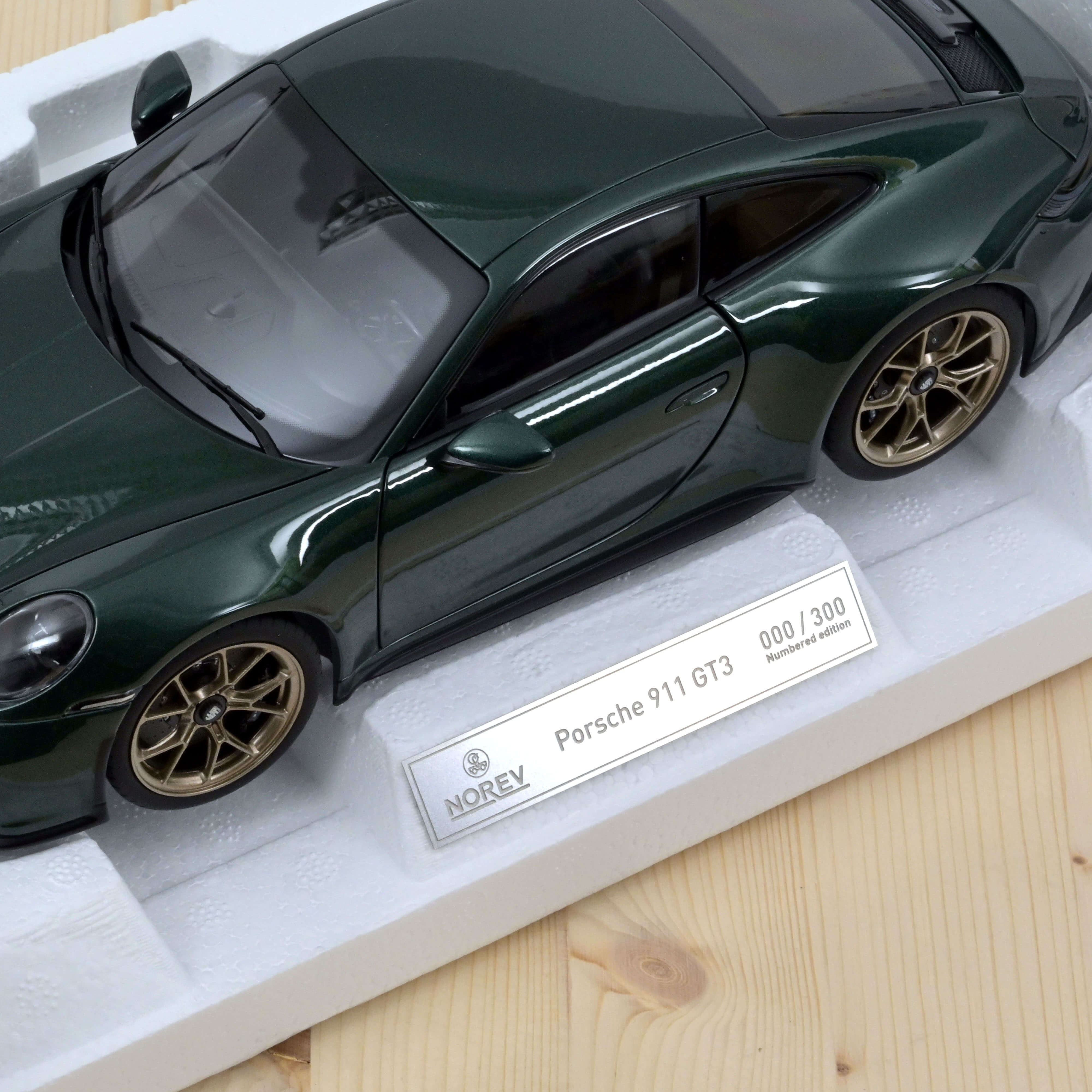 Porsche 911 GT3 Touring Package 2021 Vert met 1/18 - 300pcs - Image 3