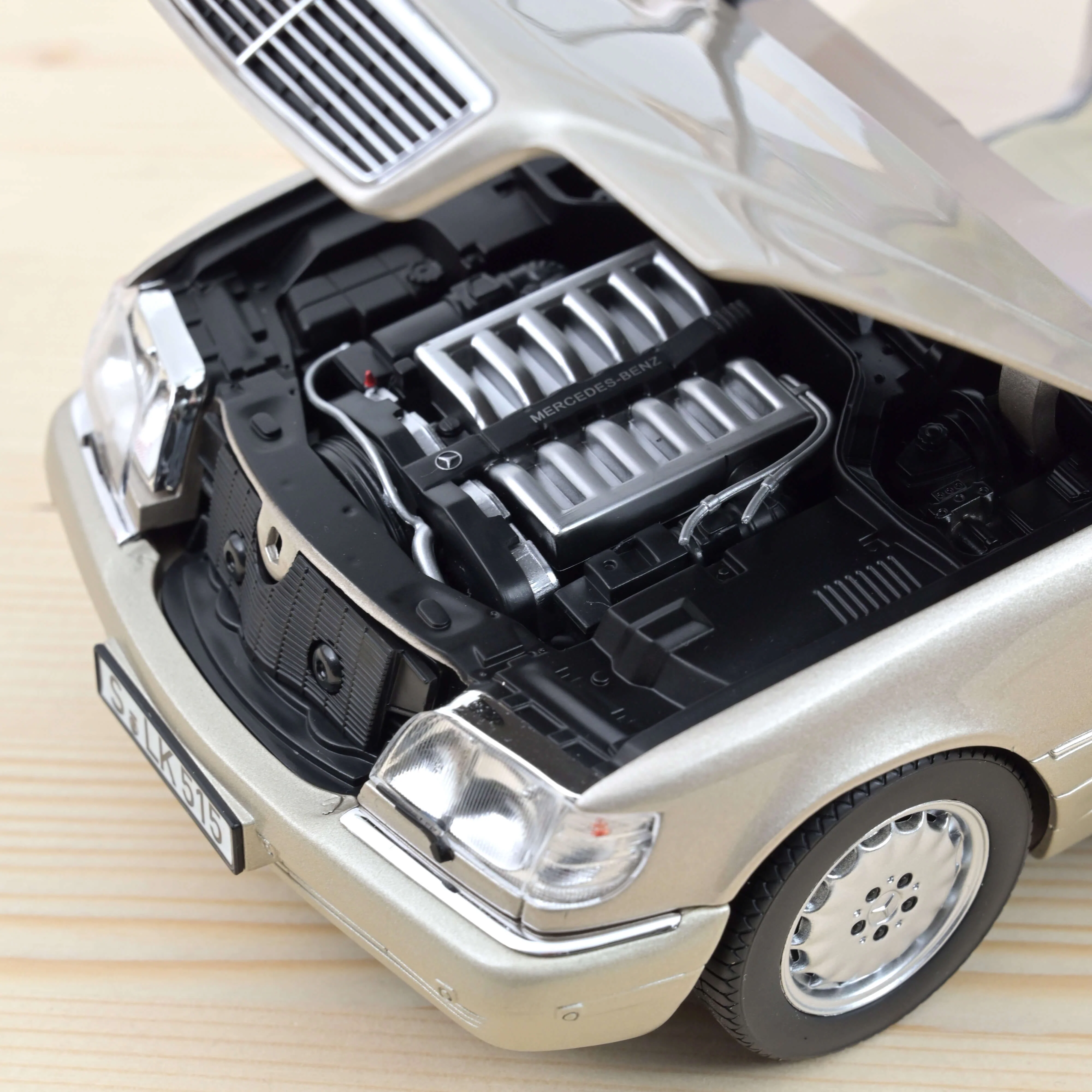 Mercedes-Benz S600 1997 Argent 1/18 - Image 3