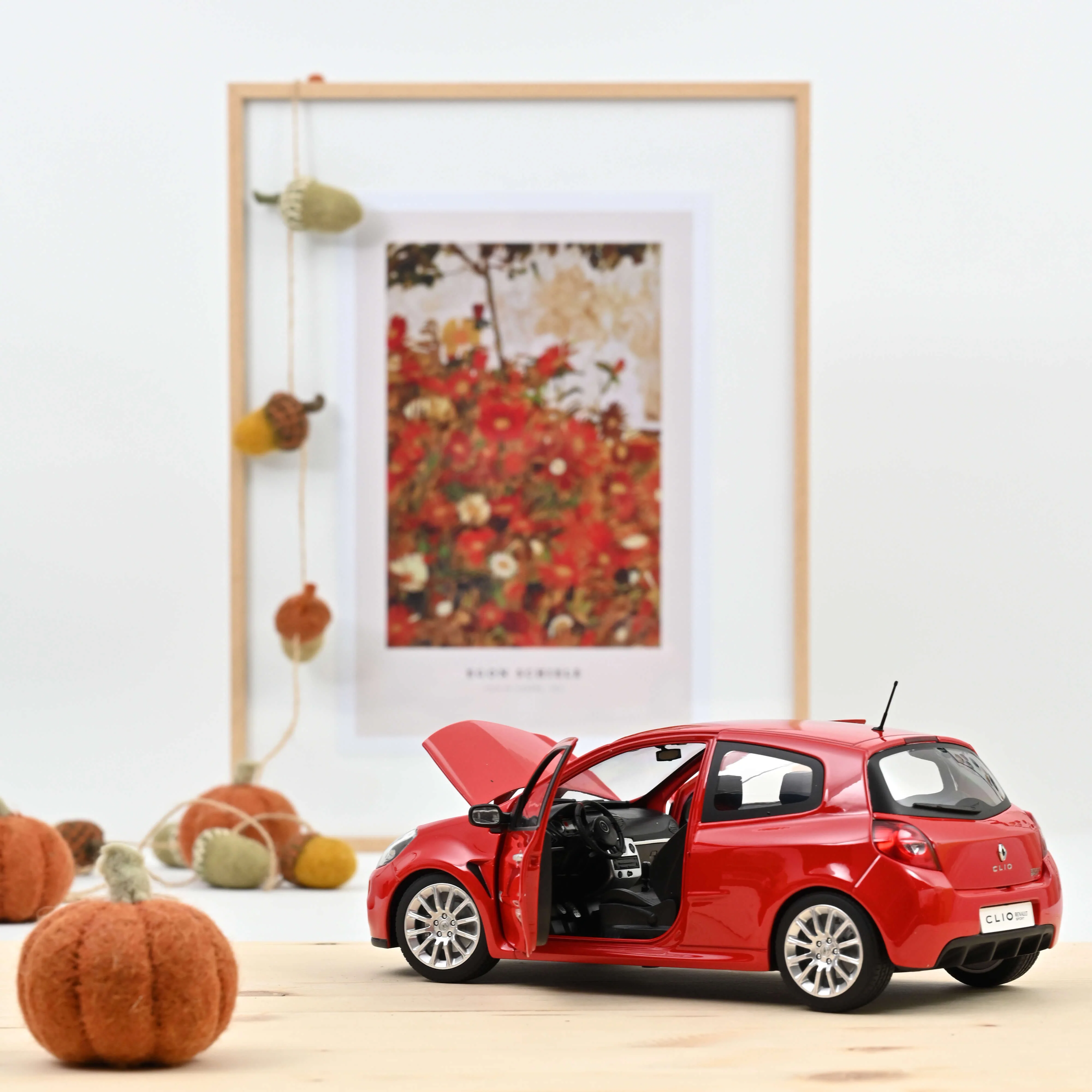 Renault Clio R.S. 2006 Toro Rouge 1/18 - Image 2