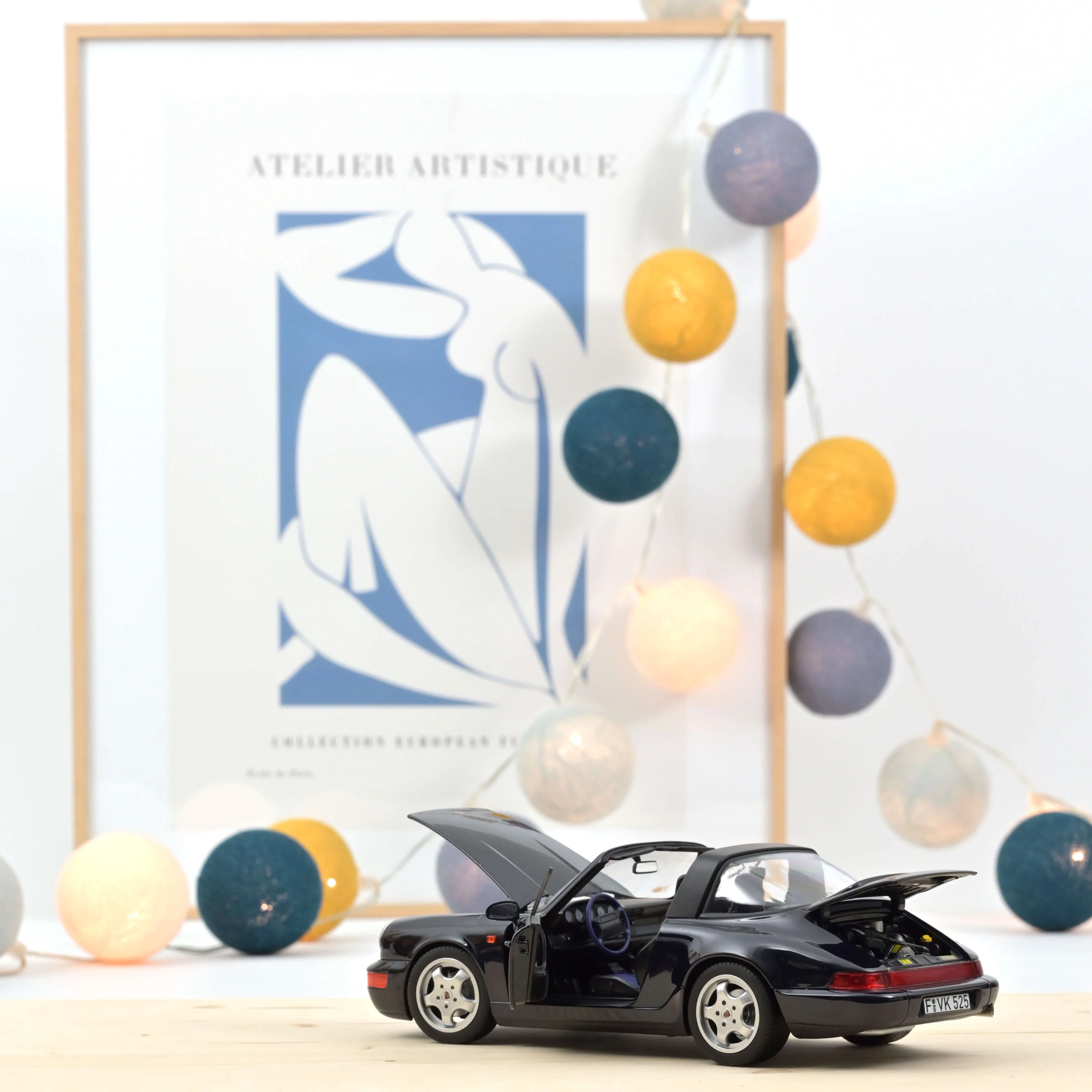 Porsche 911 Carrera 4 Targa 1991 Bleu métallisé 1/18 - Image 3
