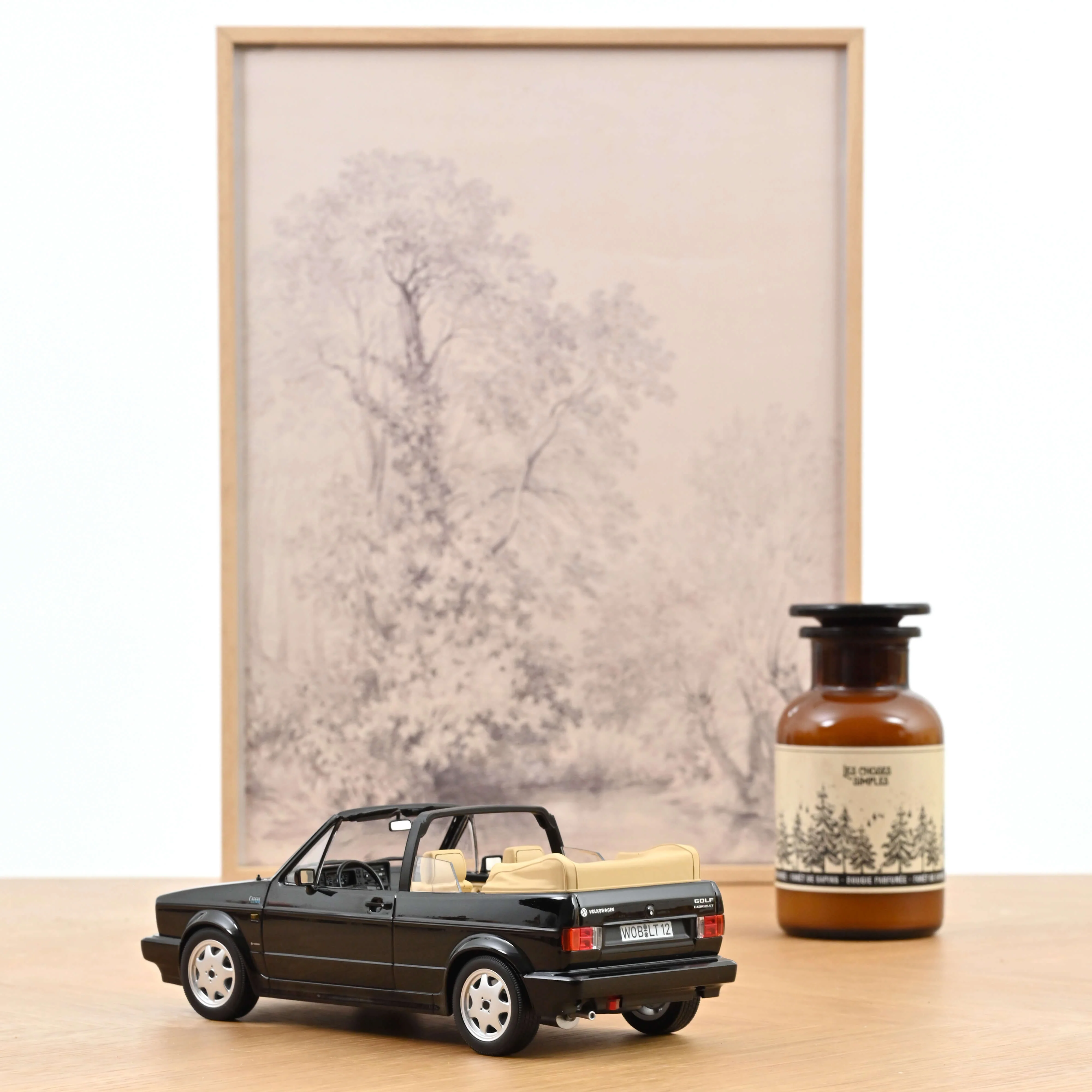 VW Golf Cabriolet 1992 Noir 1/18 - Image 2