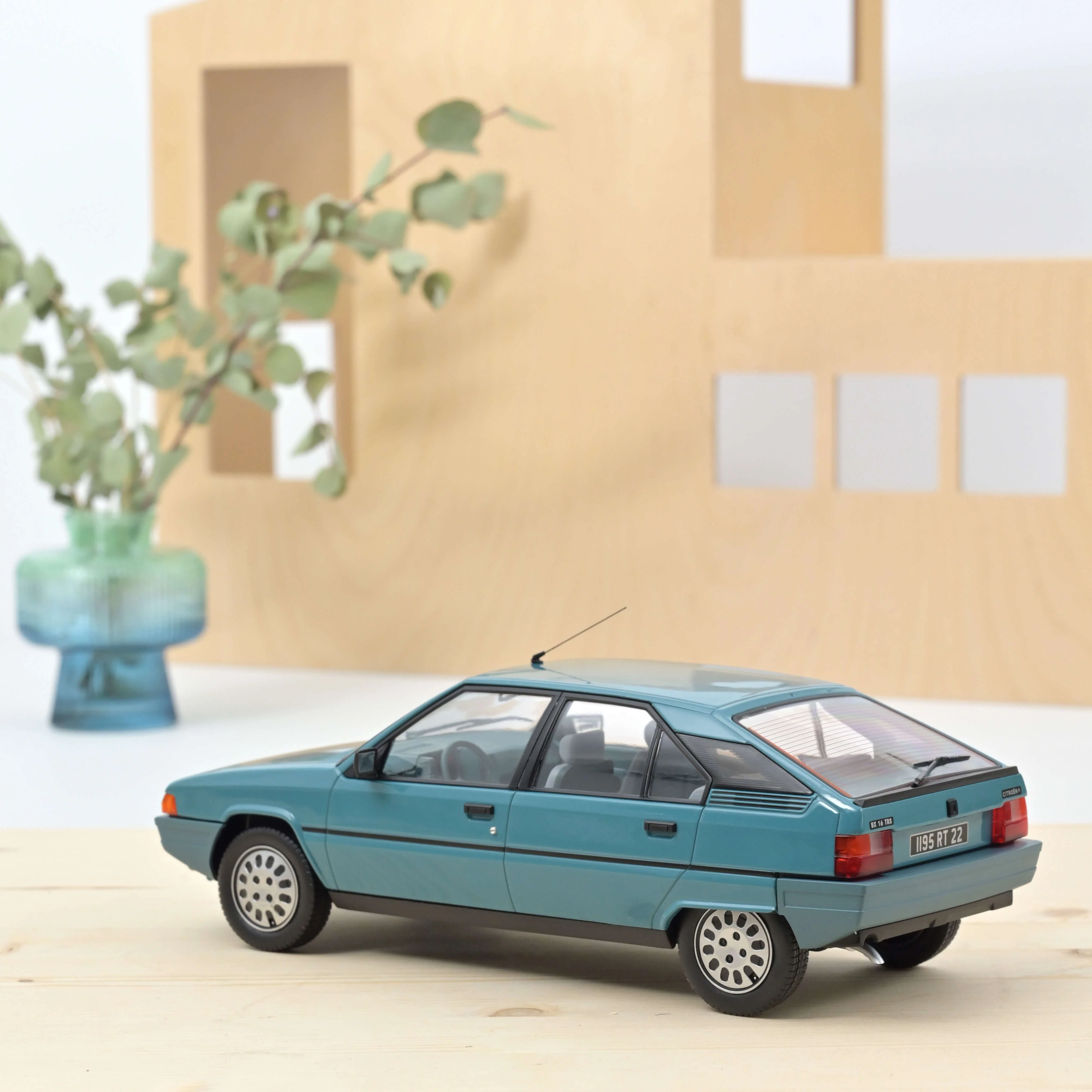 Citroën BX 16 TRS 1983 Bleu Lagune 1/18 - 300pcs - Image 4