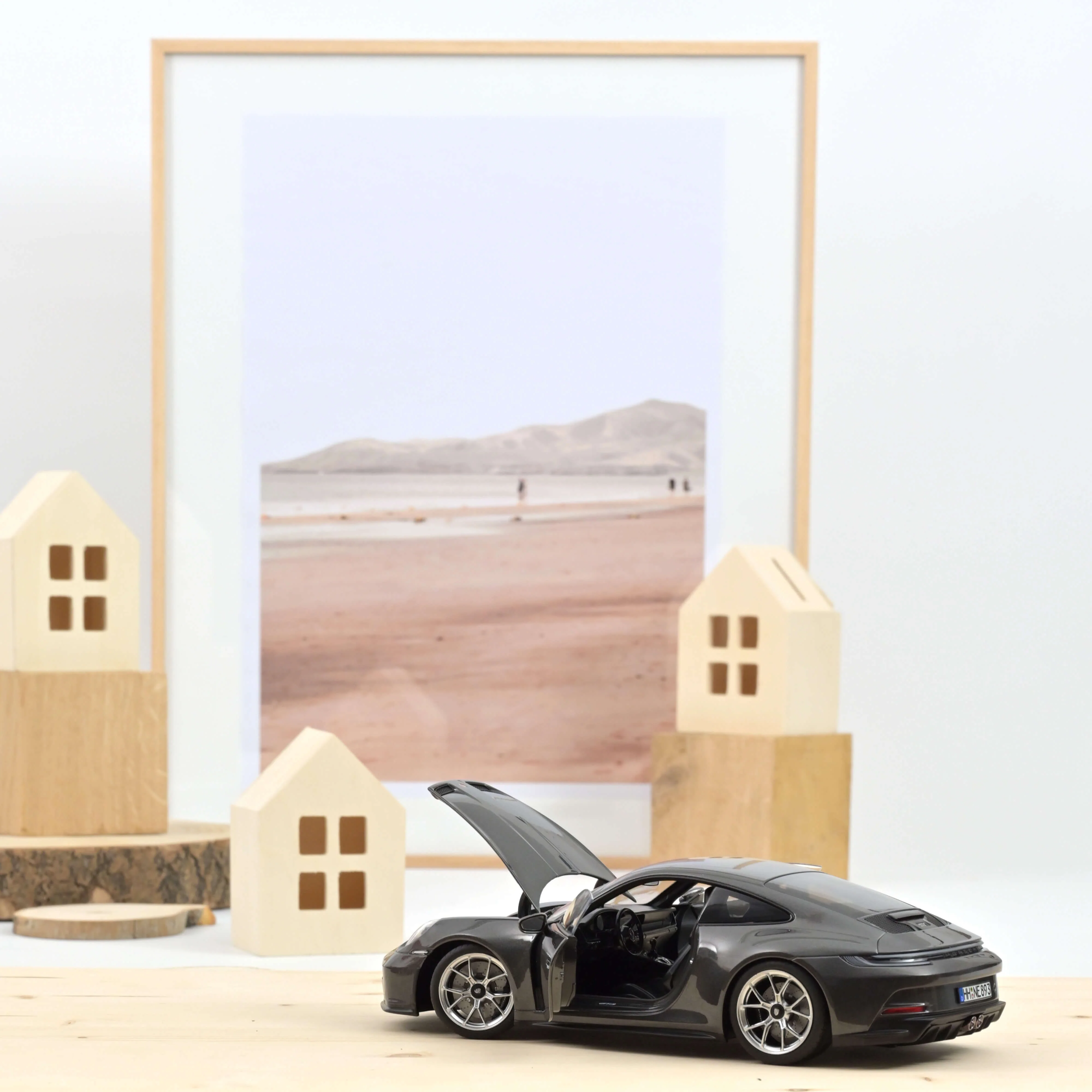 Porsche 911 GT3 avec Touring Package 2021 Gris métallisé 1/18 - Image 2