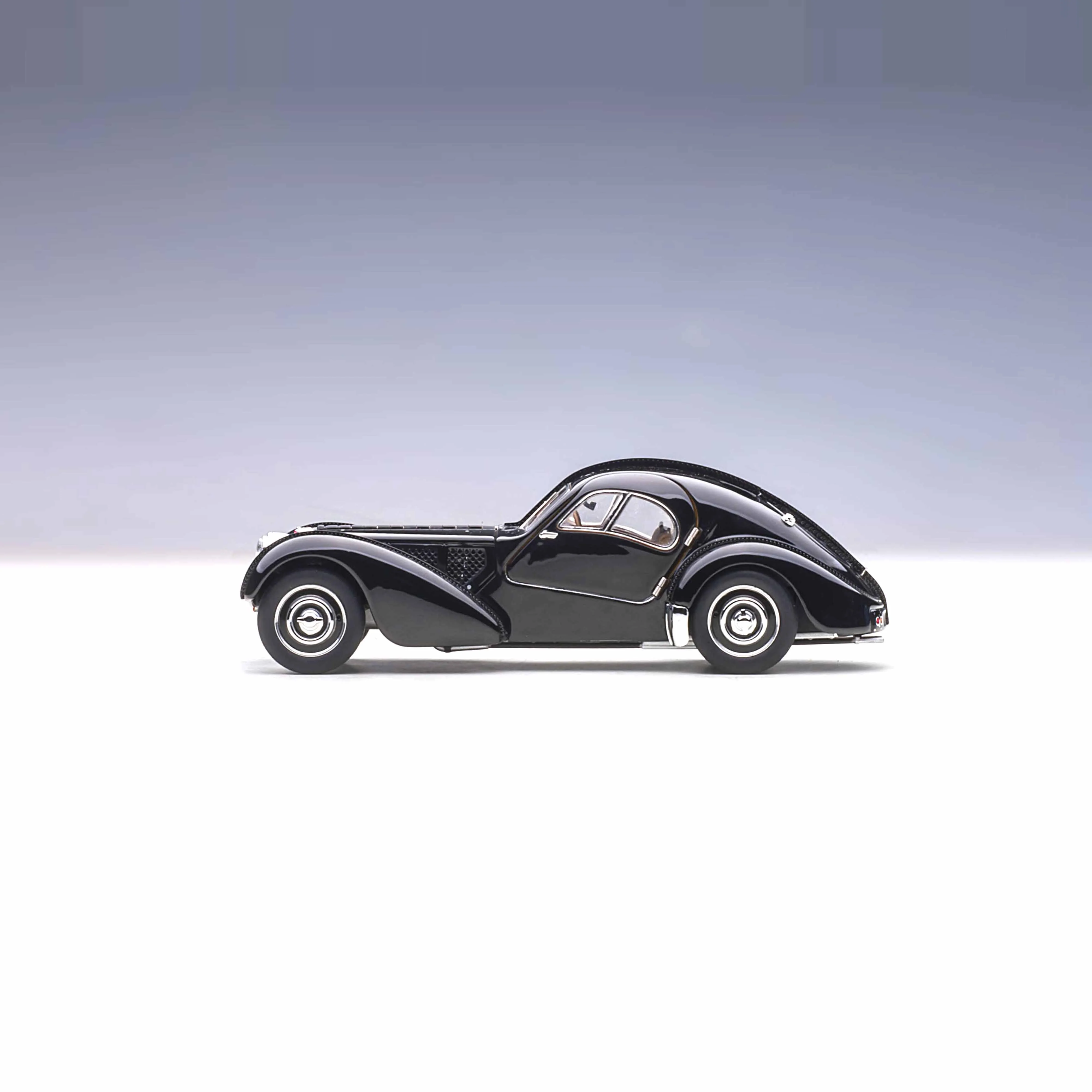 Bugatti 57S Atlantic 1938 Noir/Jantes à disque 1/43 - Image 3