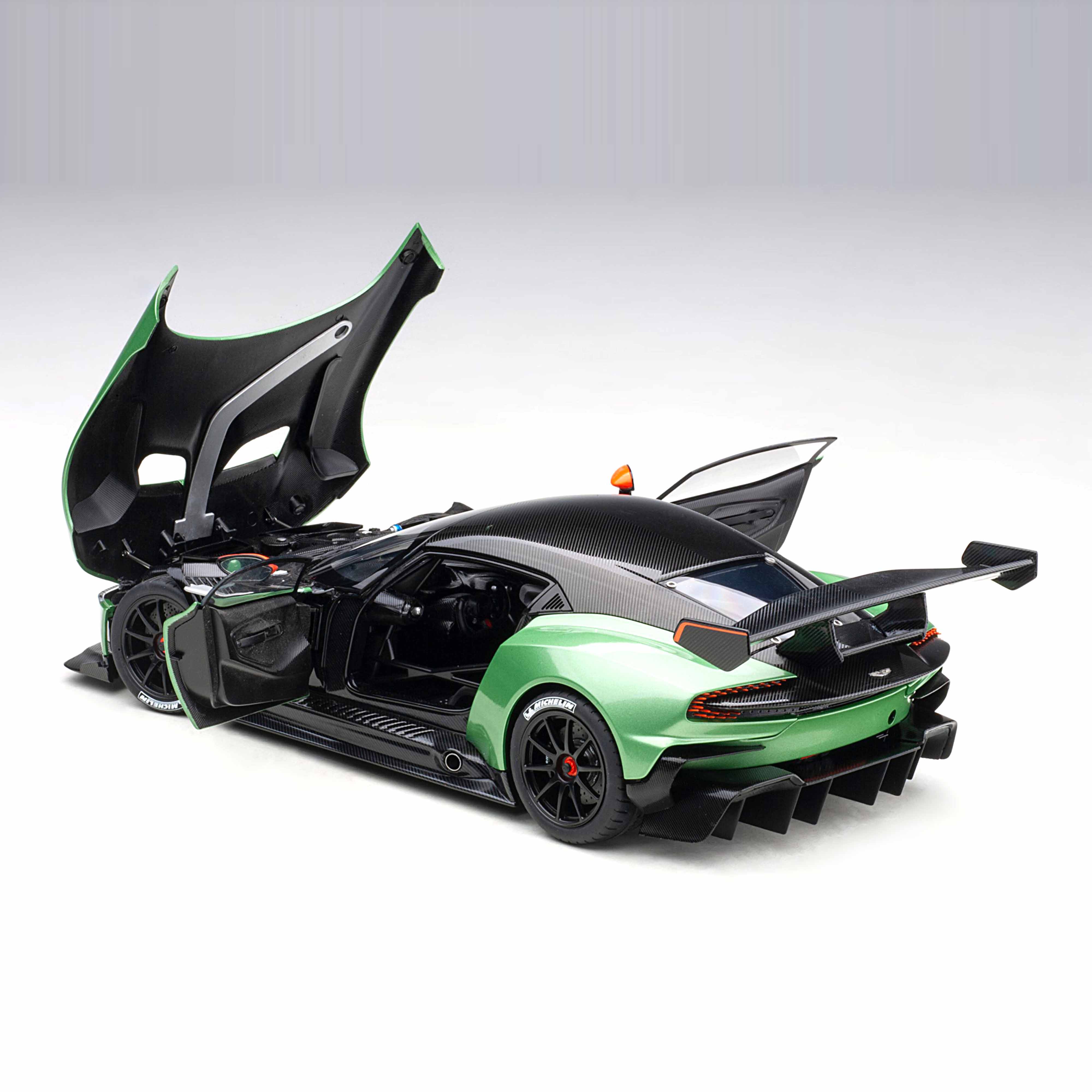 Aston Martin Vulcan 2015 Vert Pommier Métallisé 1/18 - Image 6