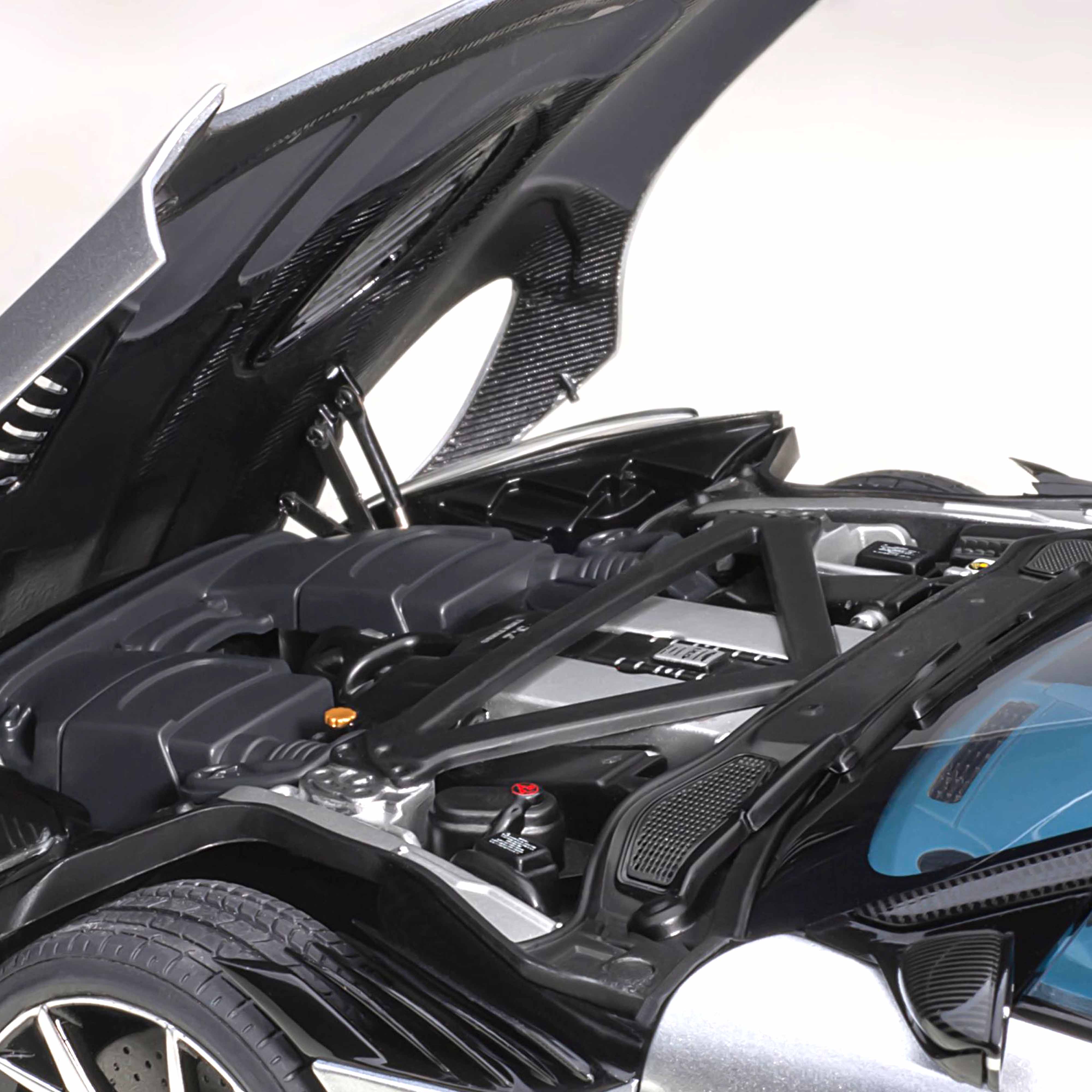 Aston Martin DBS Superleggera 2019 Argent brillant 1/18 - Image 5