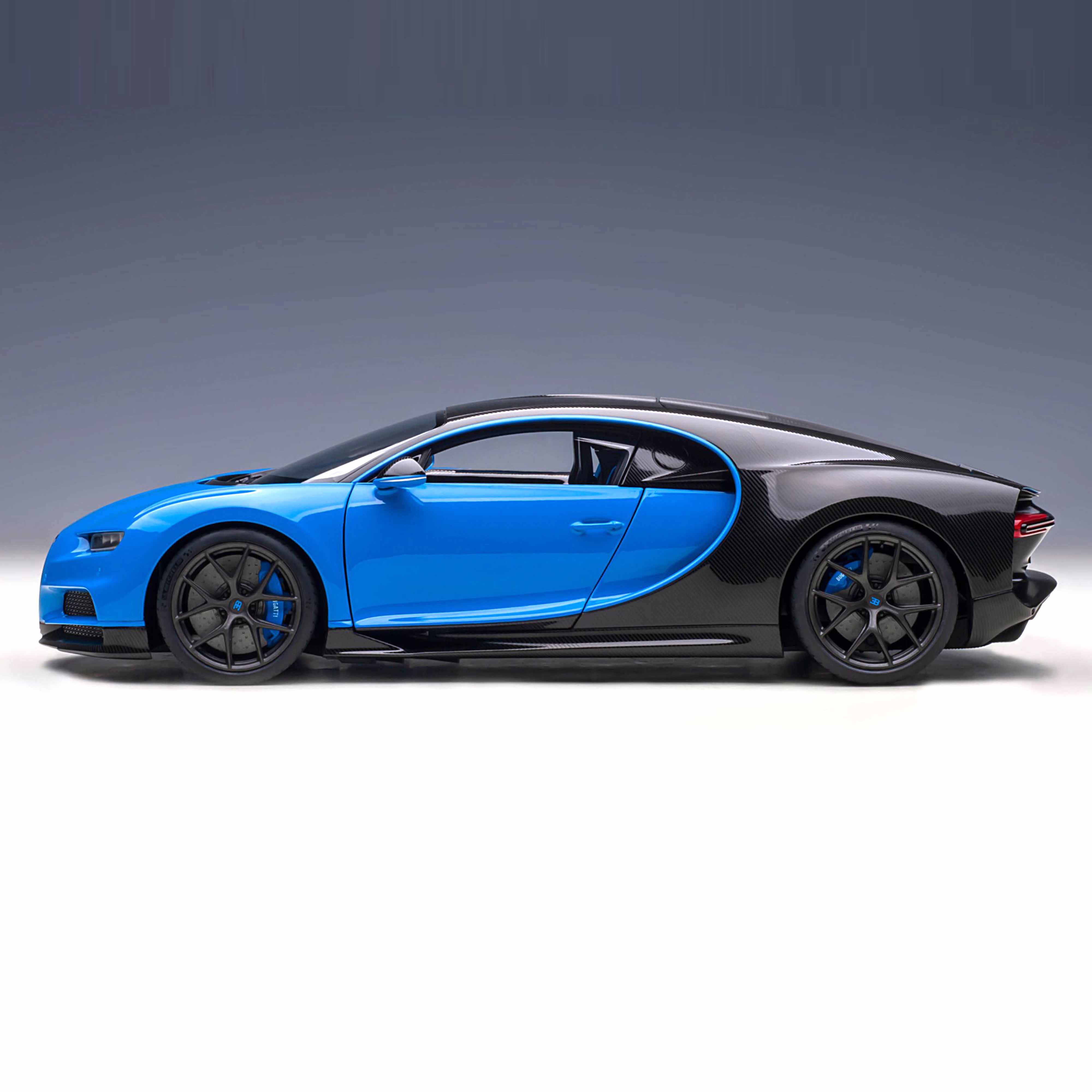 Bugatti Chiron Sport 2019 Bleu roi/Carbone 1/18 - Image 3