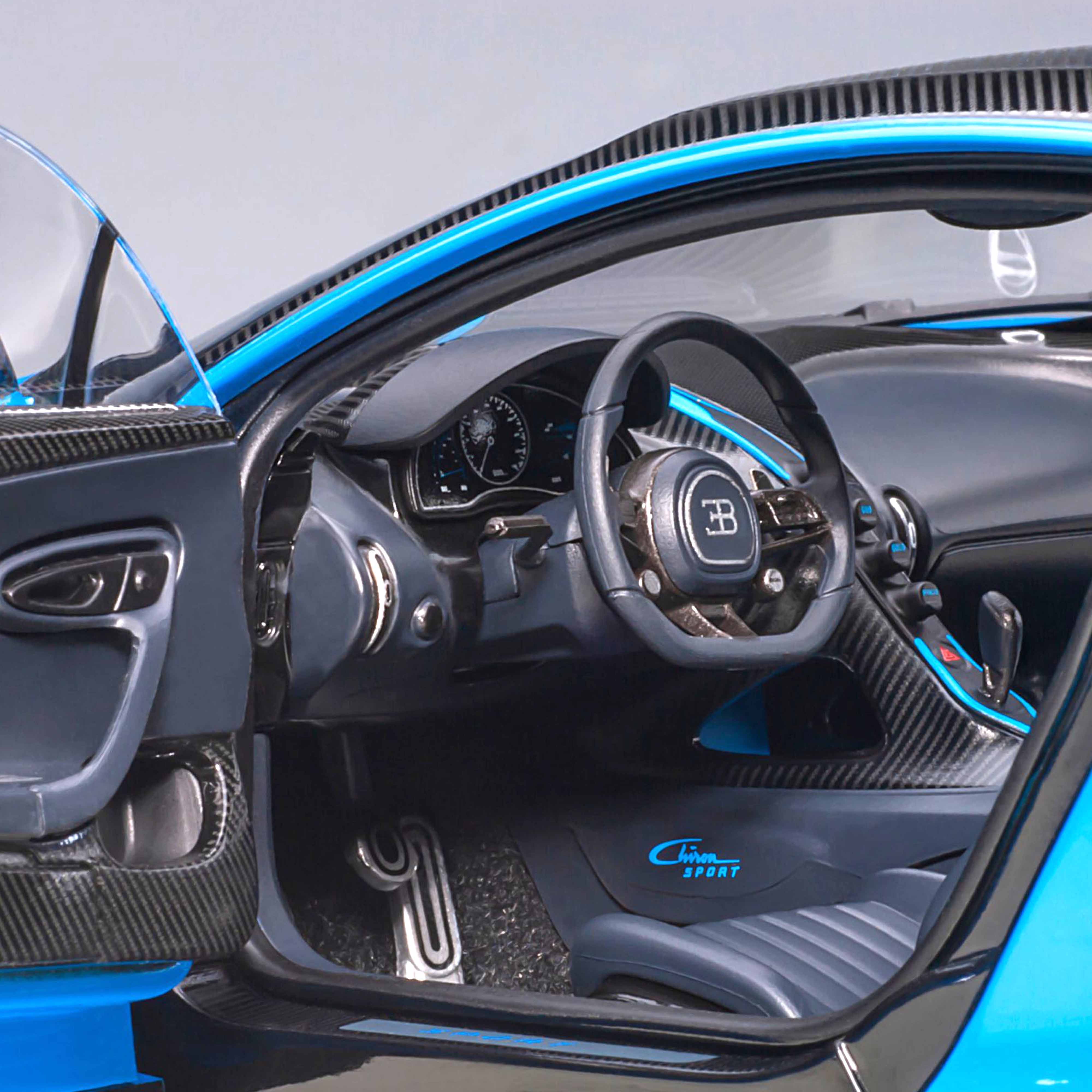 Bugatti Chiron Sport 2019 Bleu roi/Carbone 1/18 - Image 4