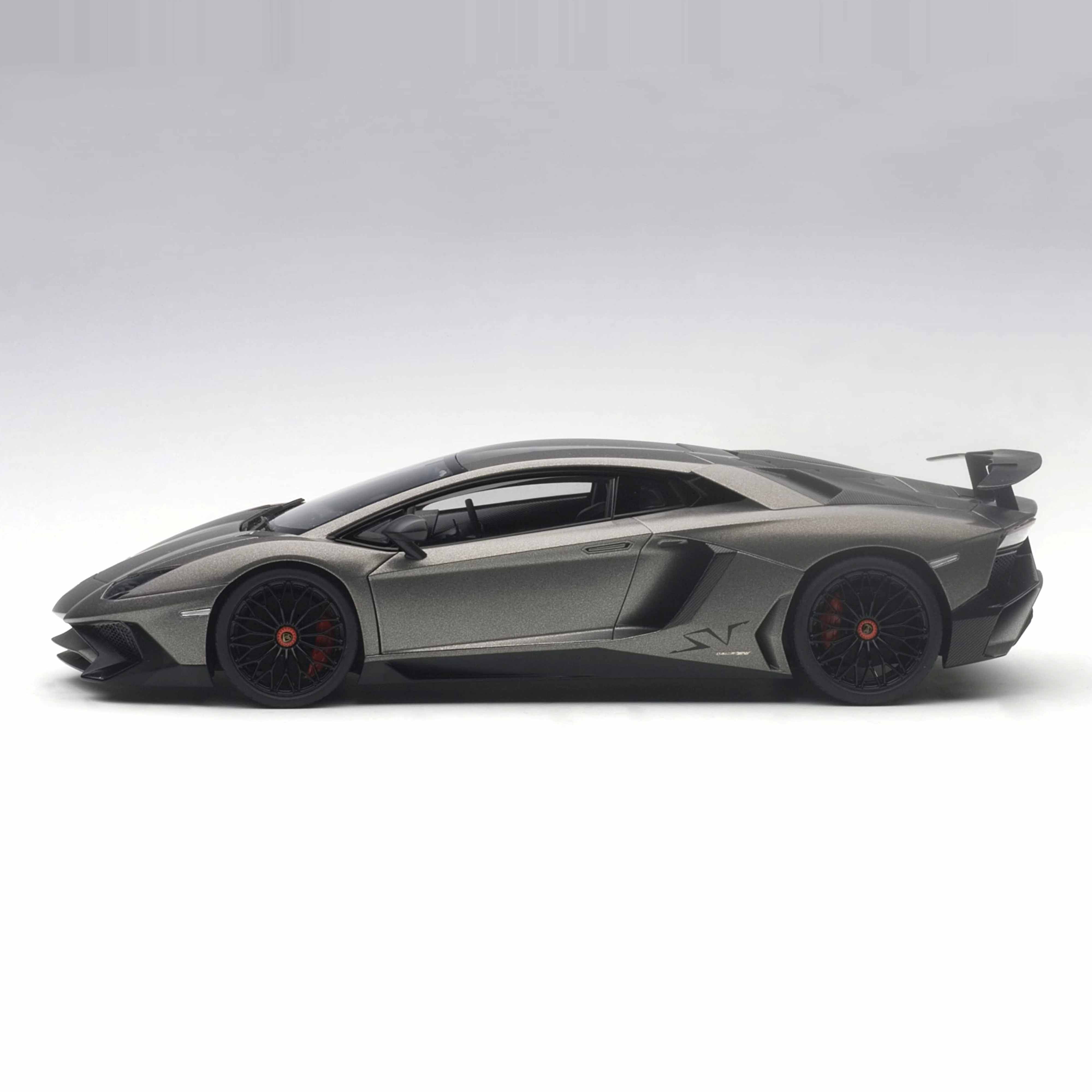 Lamborghini Aventador LP750-4 SV 2015 Gris Titan/Gris Mat 1/18 - Image 3