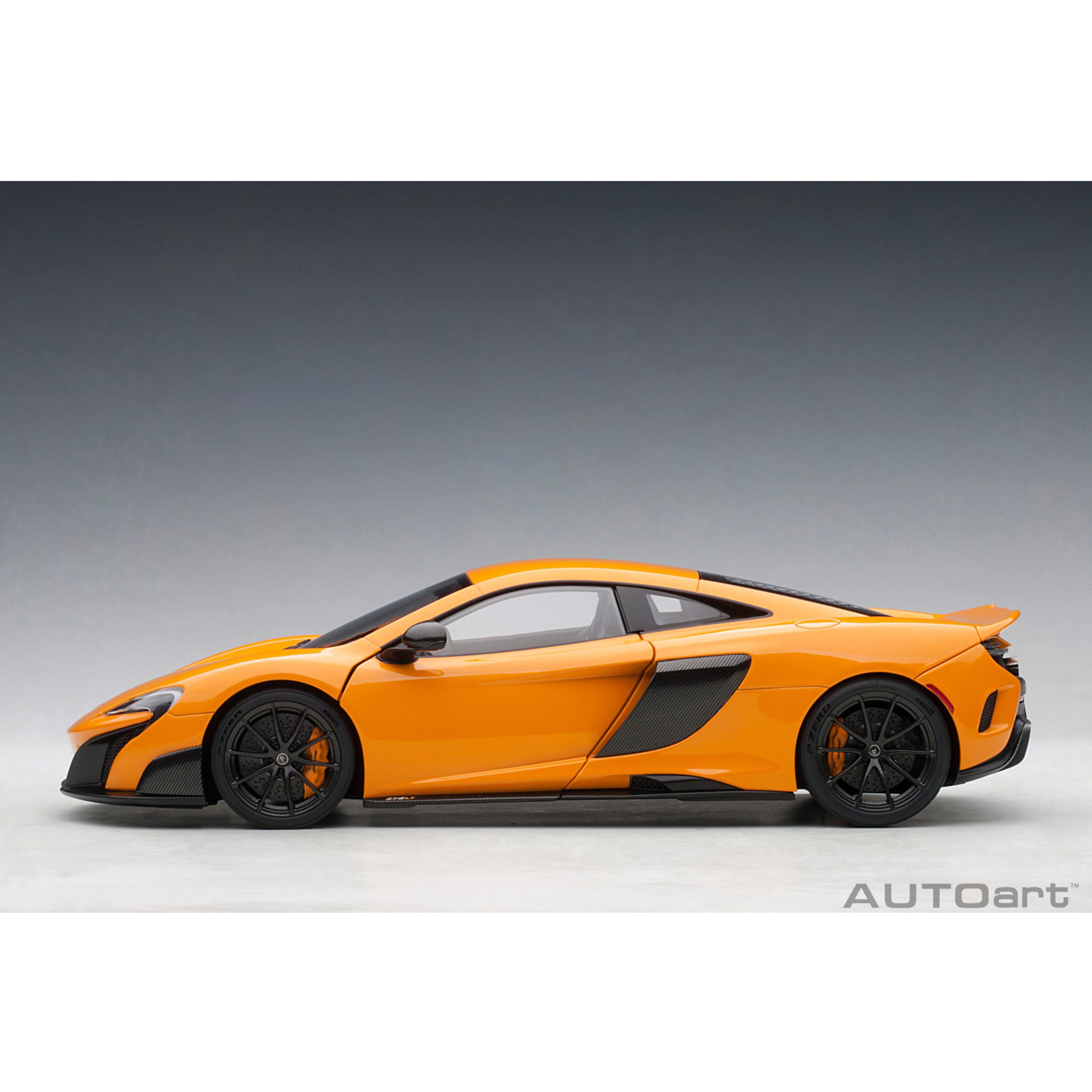 McLaren 675 LT 2016 Orange 1/18 - Image 3