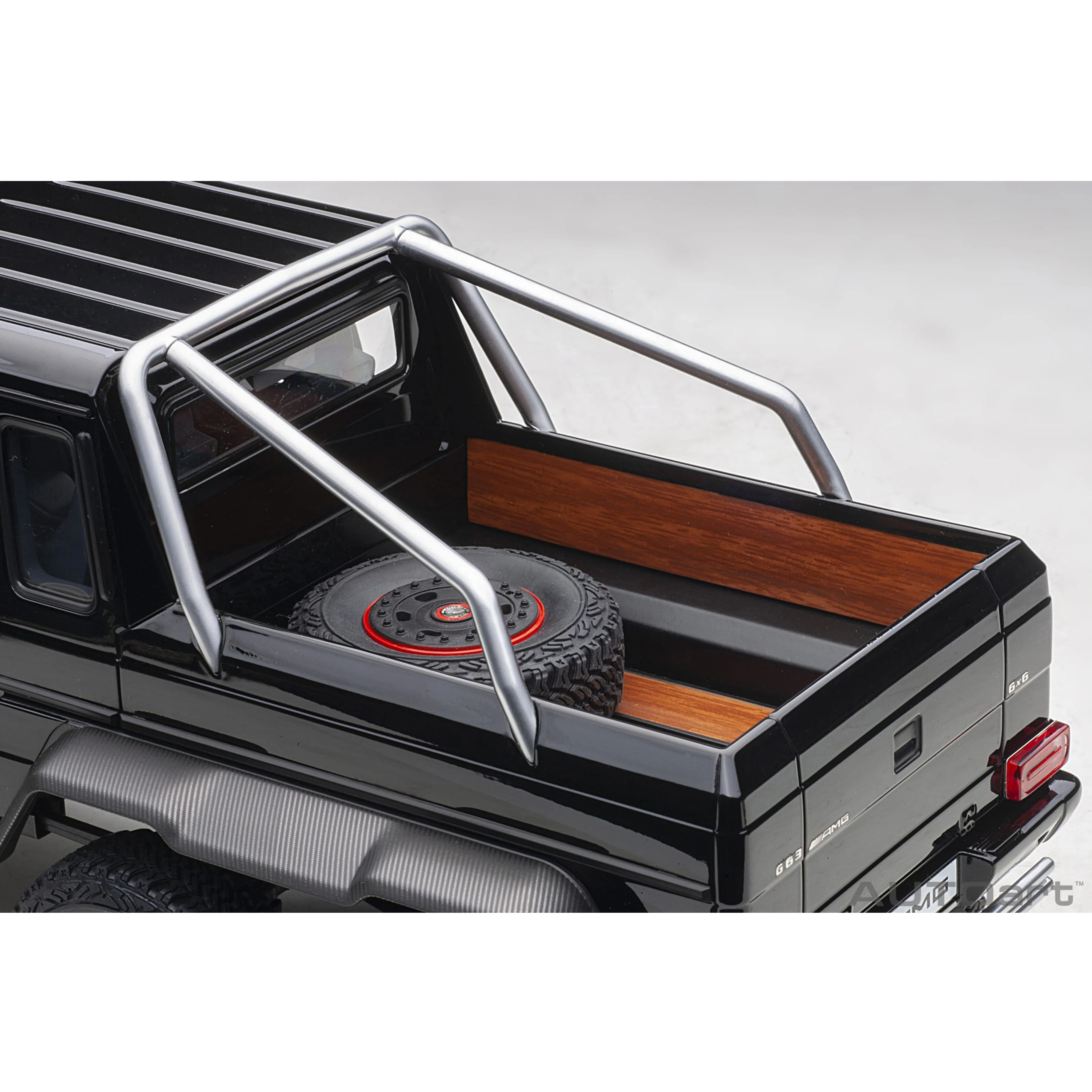 Mercedes-Benz G63 AMG 6x6 2013 Noir brillant 1/18 - Image 7