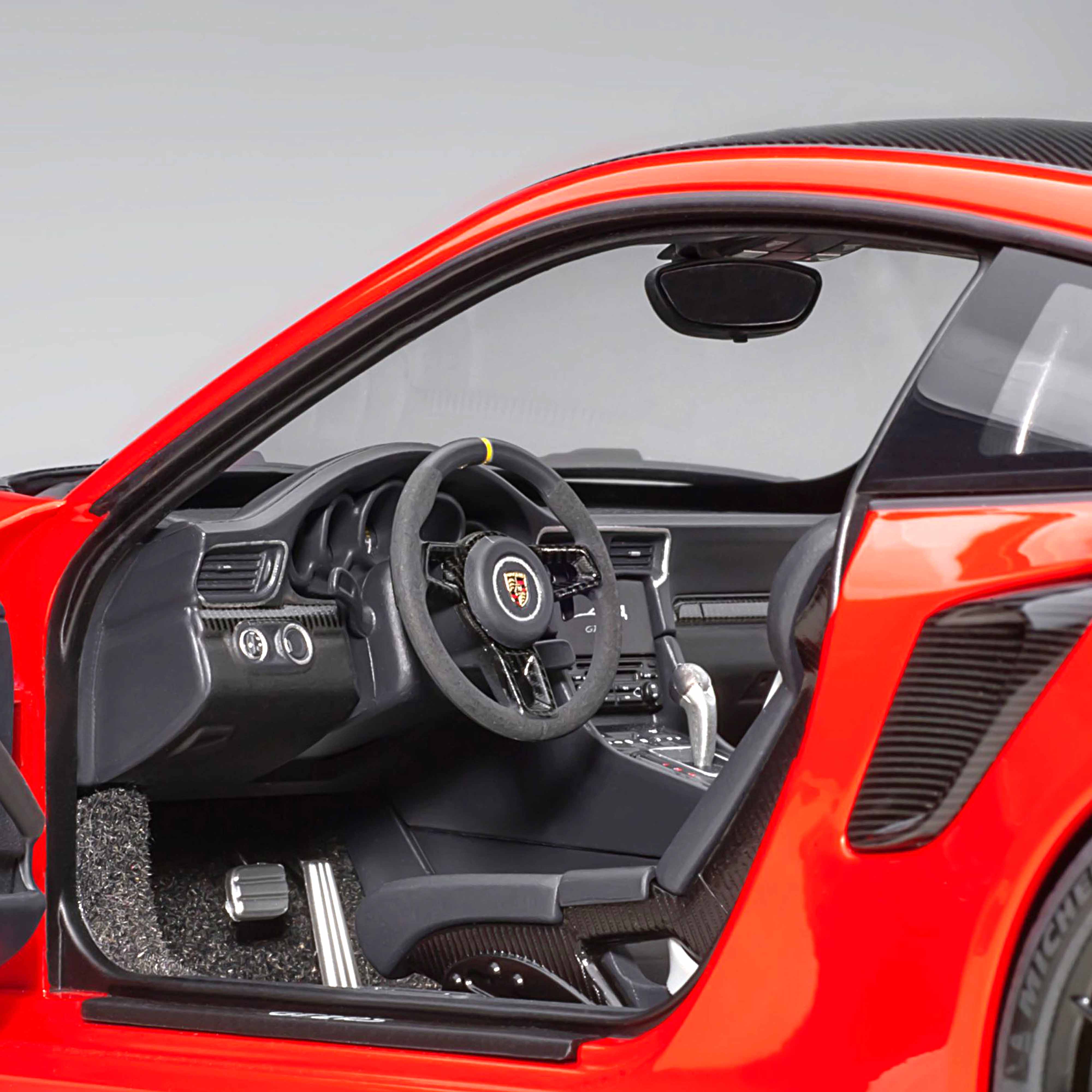 Porsche 911 (991.2) GT2RS 2017 Weissach Package Rouge 1/18 - Image 4