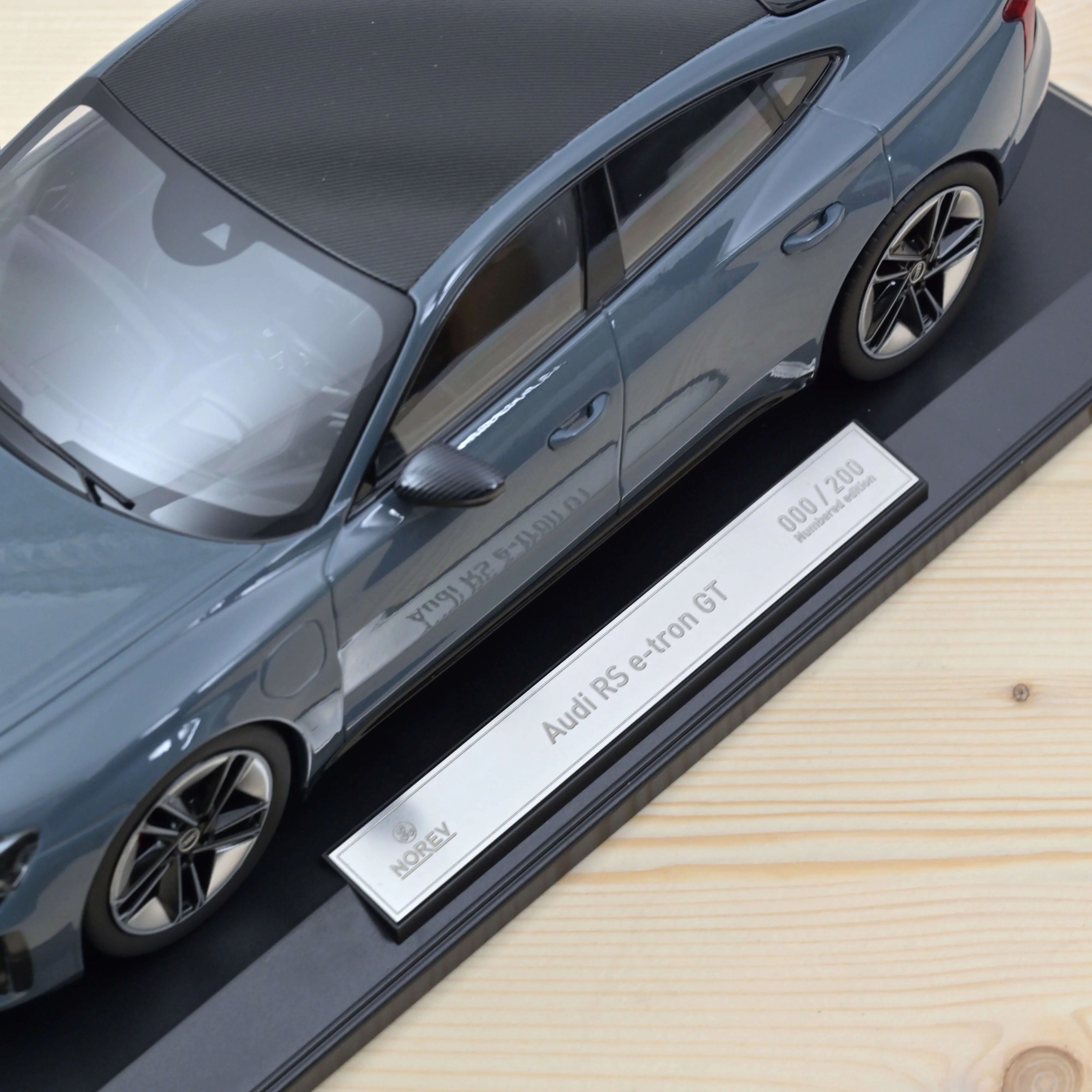 Audi RS e-tron GT 2021 Gris métallisé 1/18 - 200pcs - Image 3