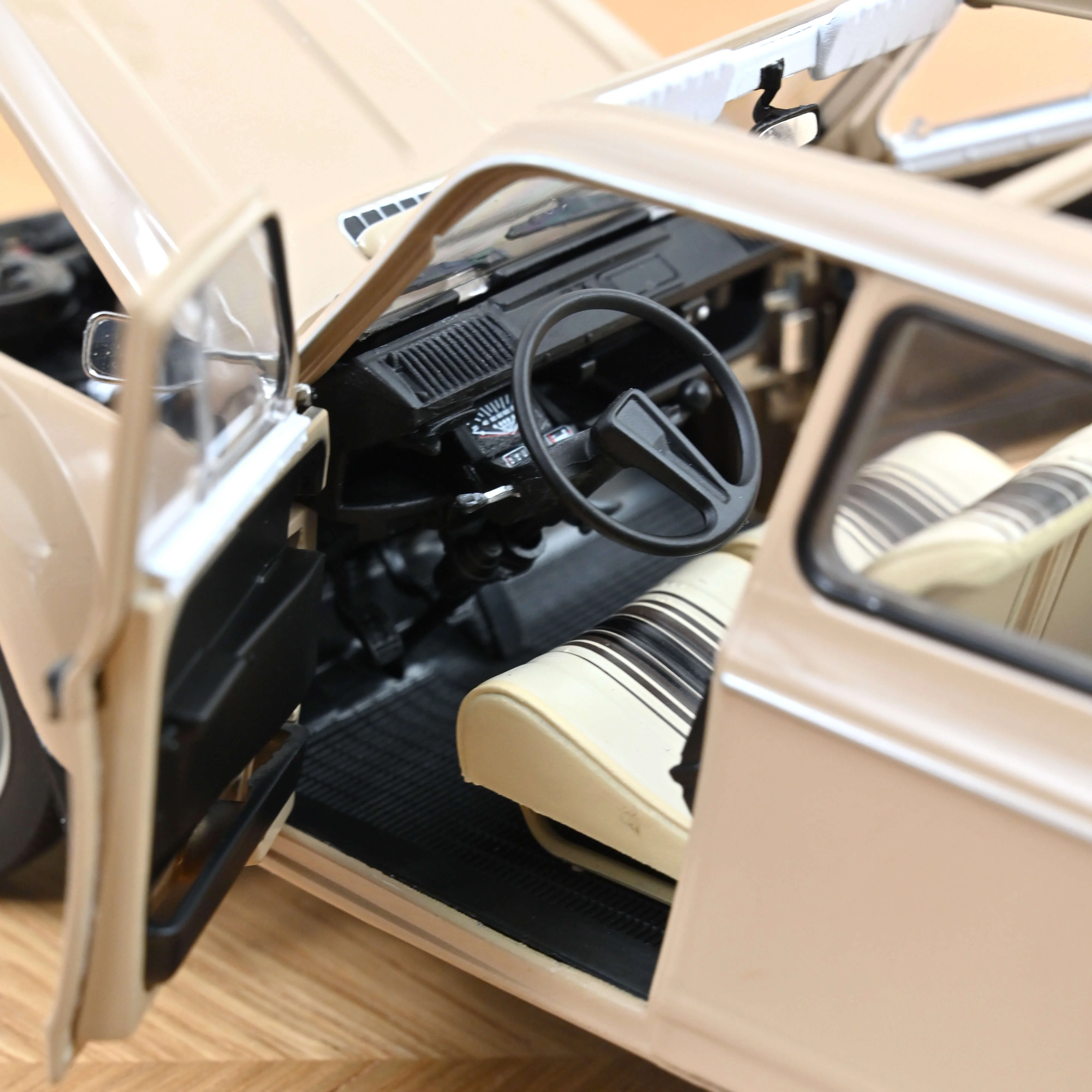 Citroën Dyane 6 1983 Beige Colorado 1/18 - Image 5