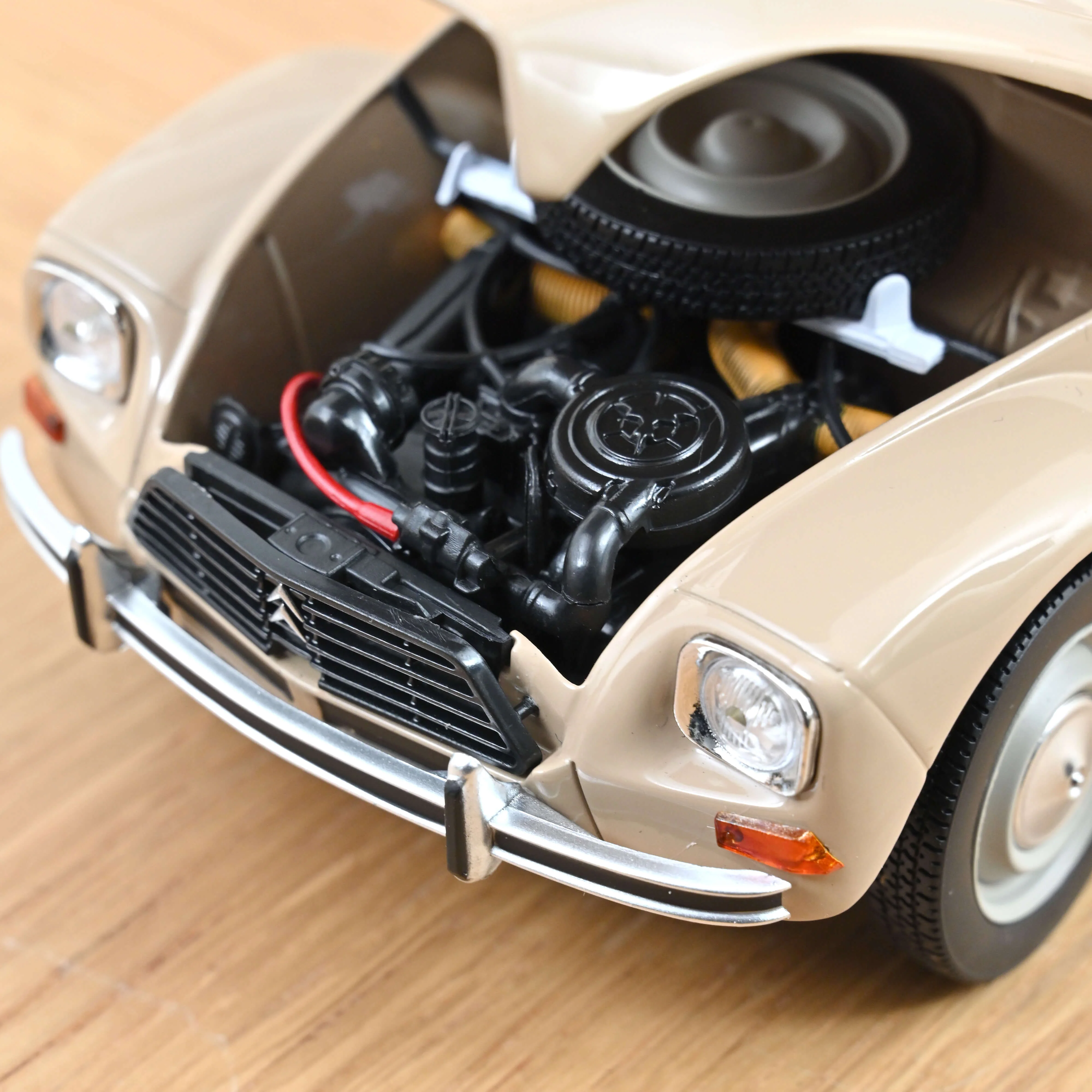 Citroën Dyane 6 1983 Beige Colorado 1/18 - Image 6
