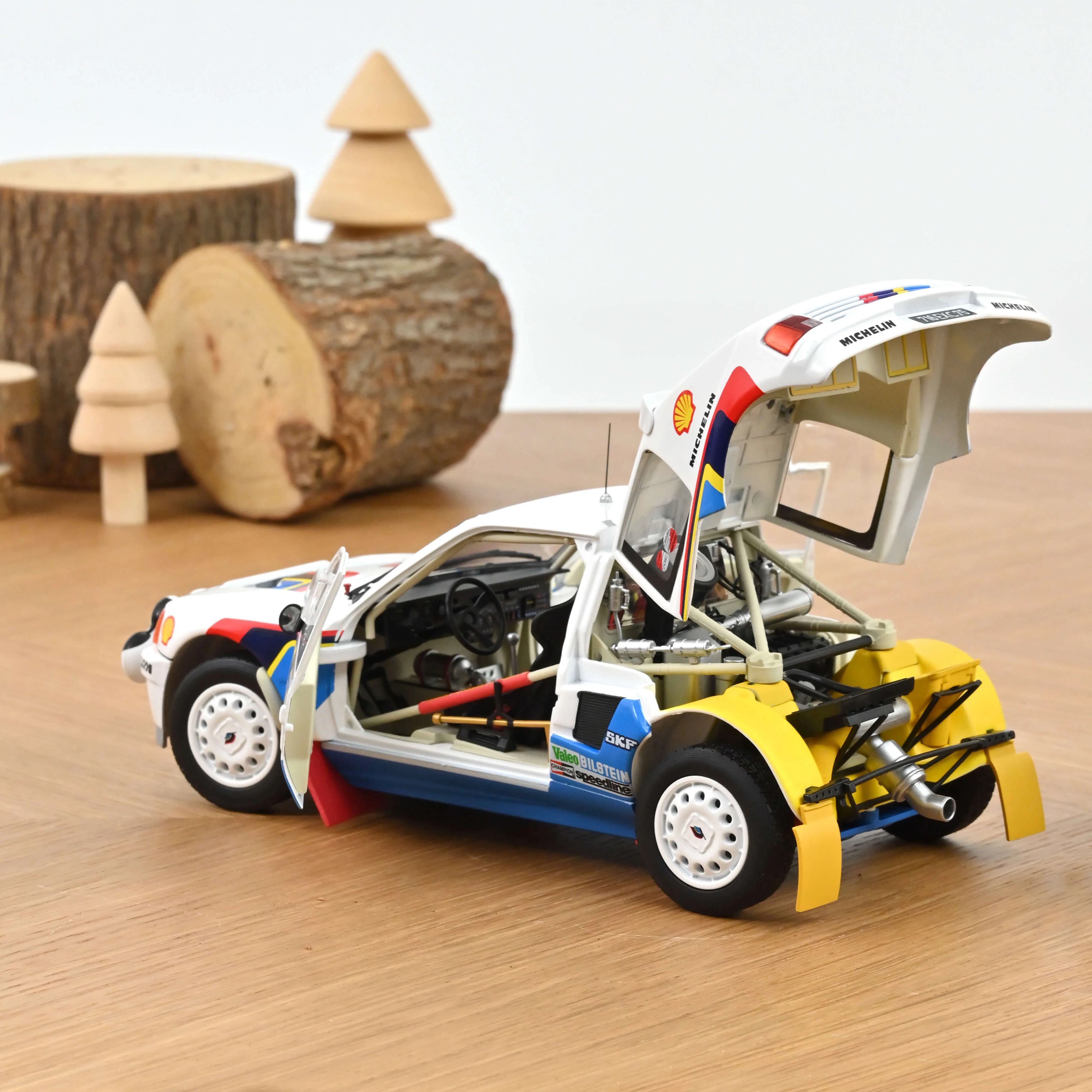 Peugeot 205 T16 1985 Rallye Monte-Carlo 2 Ari Vatanen 1/18 - Image 2