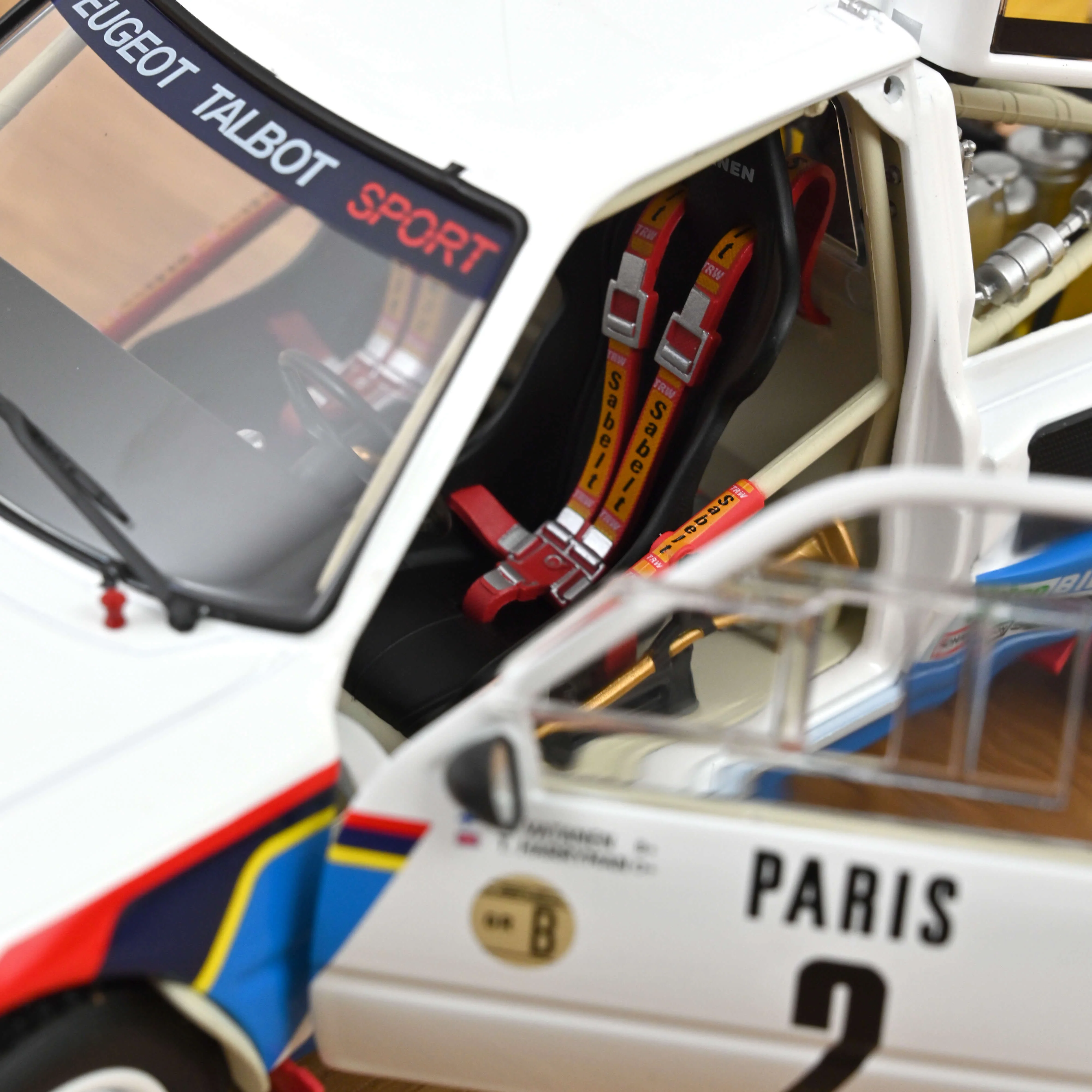 Peugeot 205 T16 1985 Rallye Monte-Carlo 2 Ari Vatanen 1/18 - Image 4