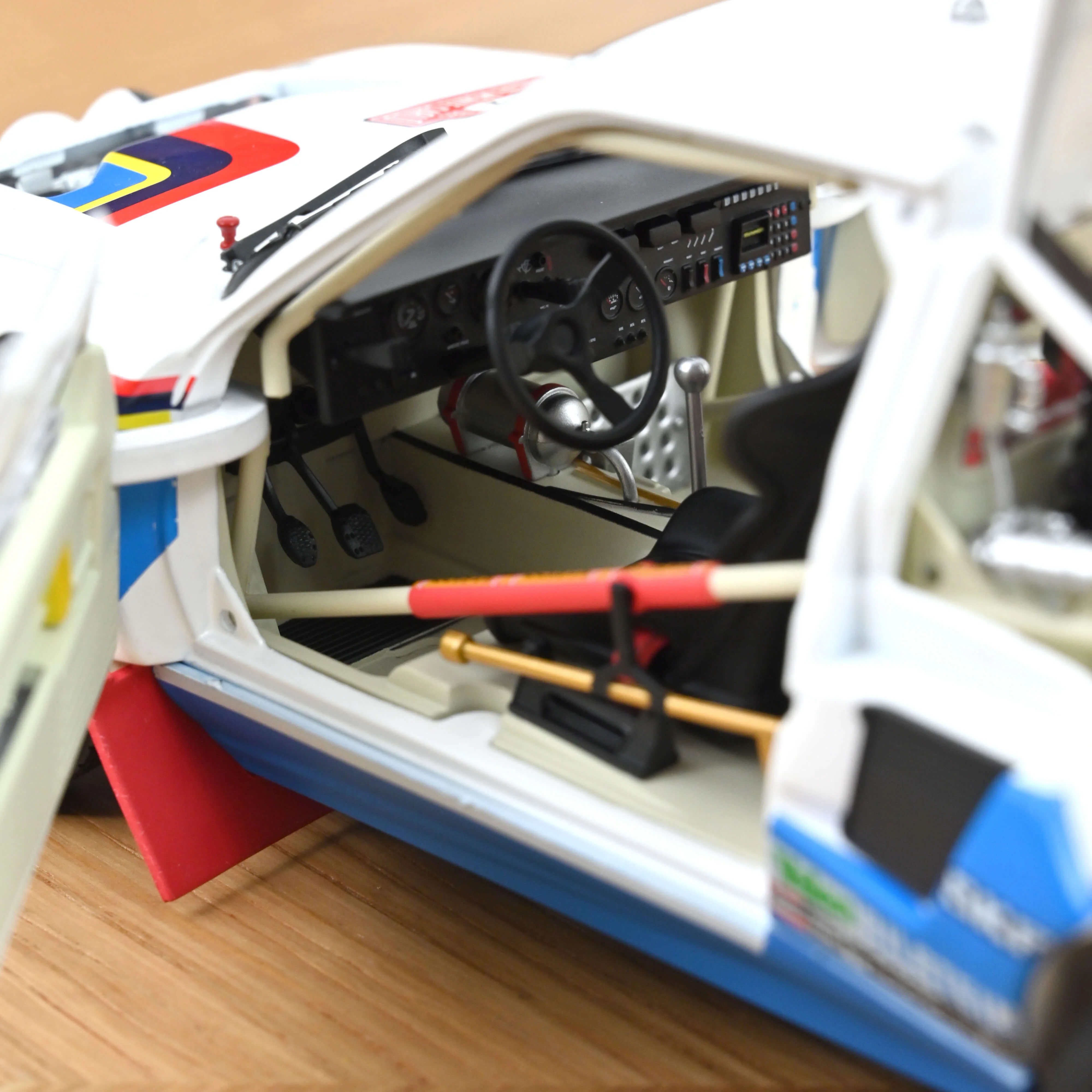 Peugeot 205 T16 1985 Rallye Monte-Carlo 2 Ari Vatanen 1/18 - Image 5