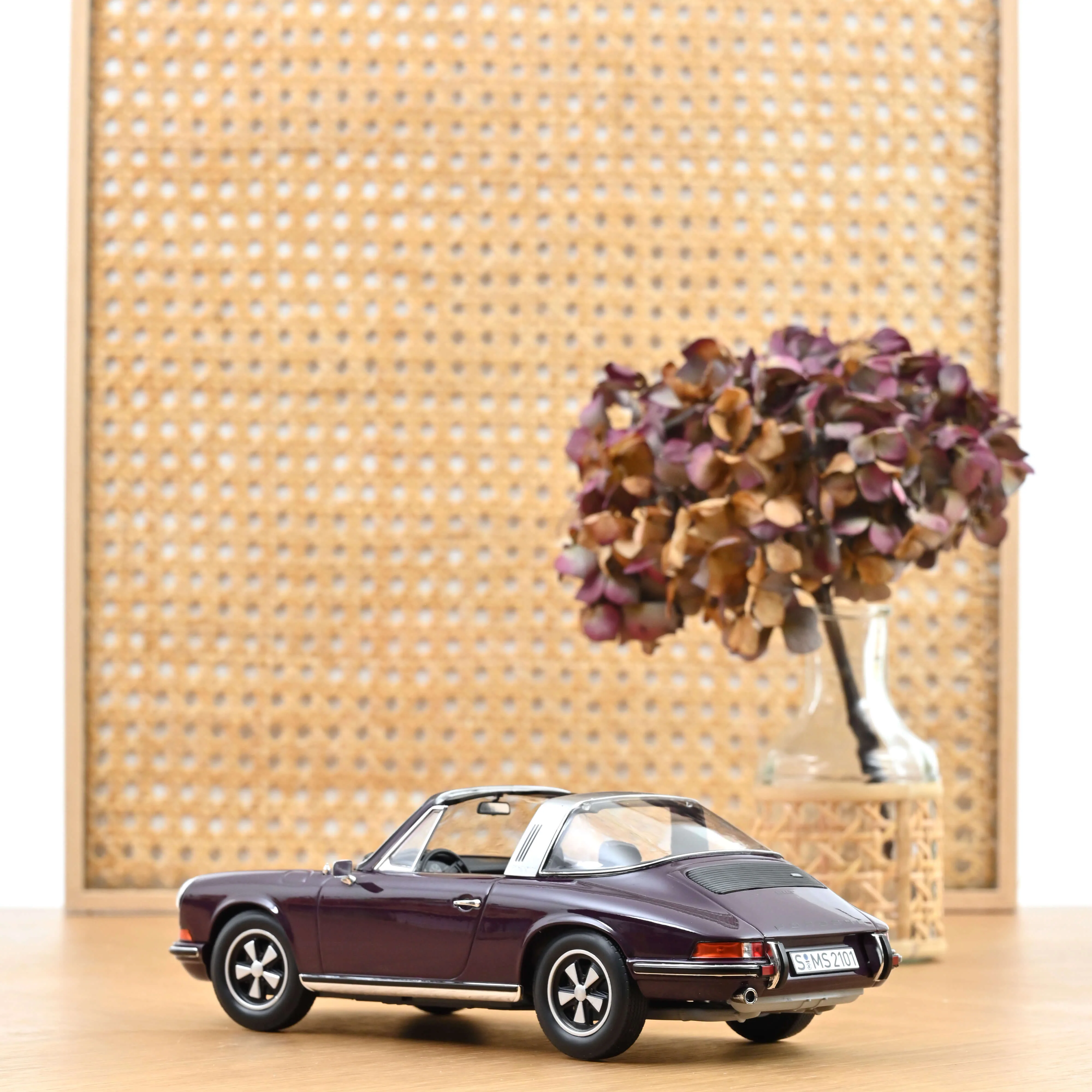 Porsche 911 E Targa 1971 Mauve 1/18 - Image 3