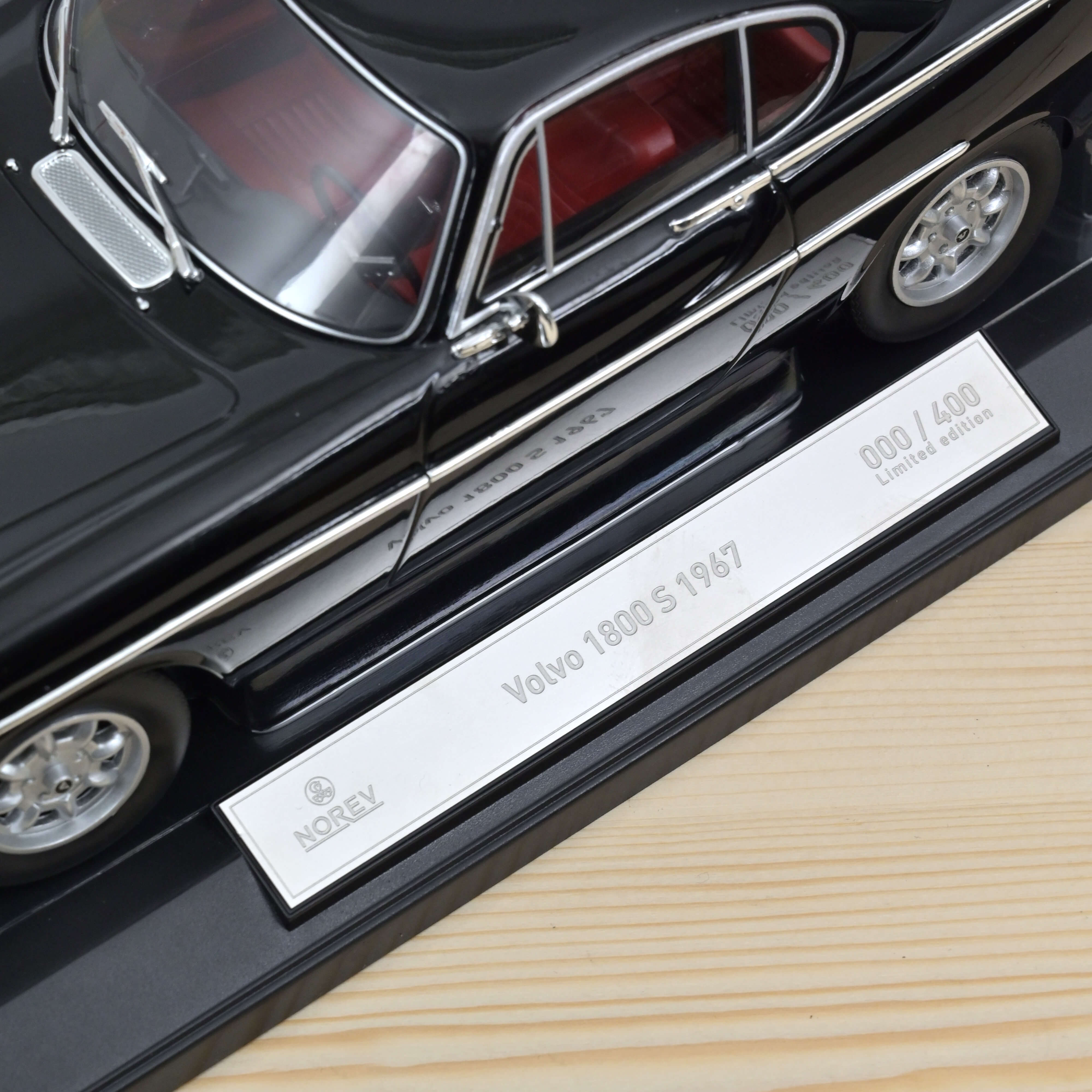 Volvo 1800 S 1967 Noir 1/18 - 400pcs - Image 3