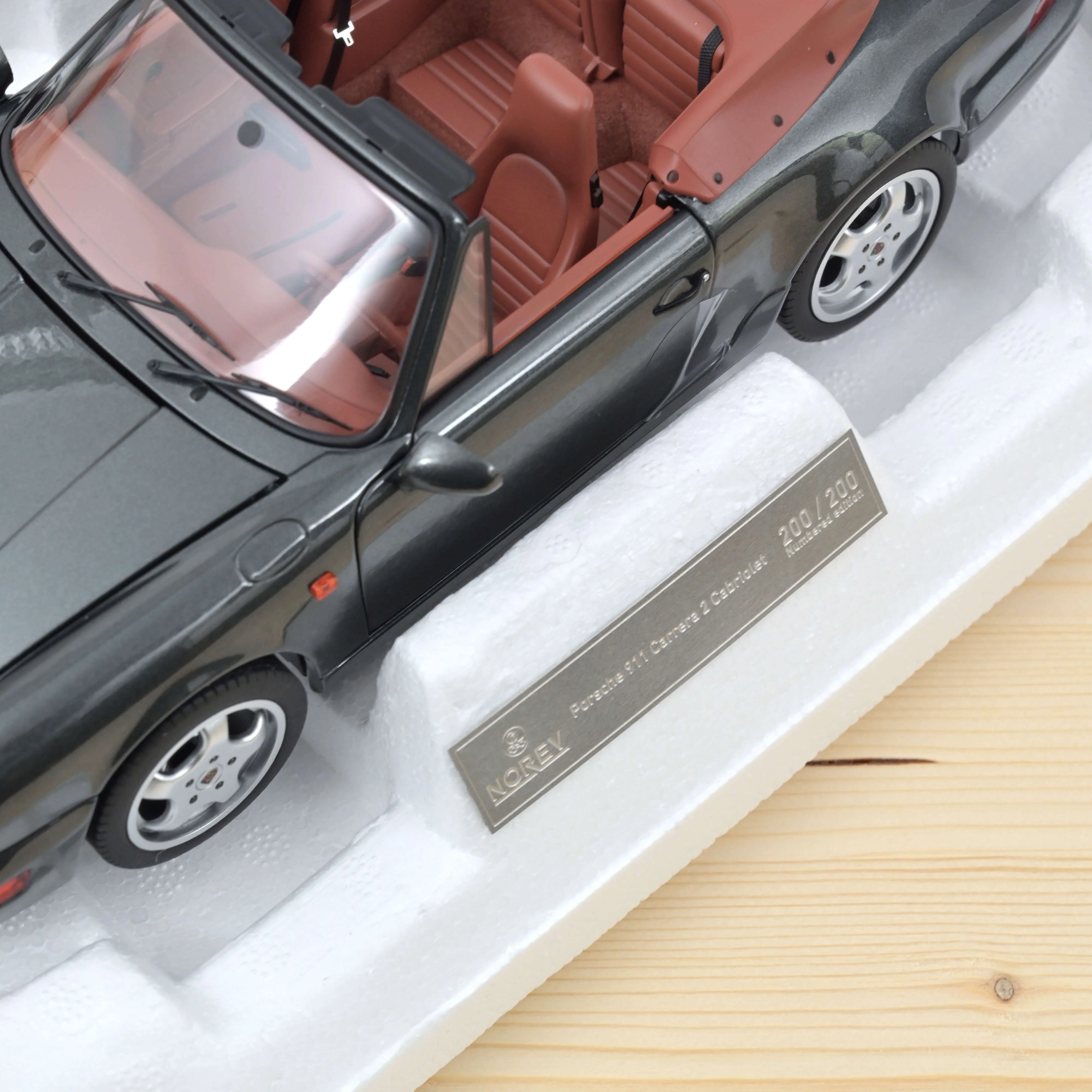 Porsche 911 Carrera 2 Cabriolet 1990 Gris métallisé 1/18 - 200pcs - Image 4