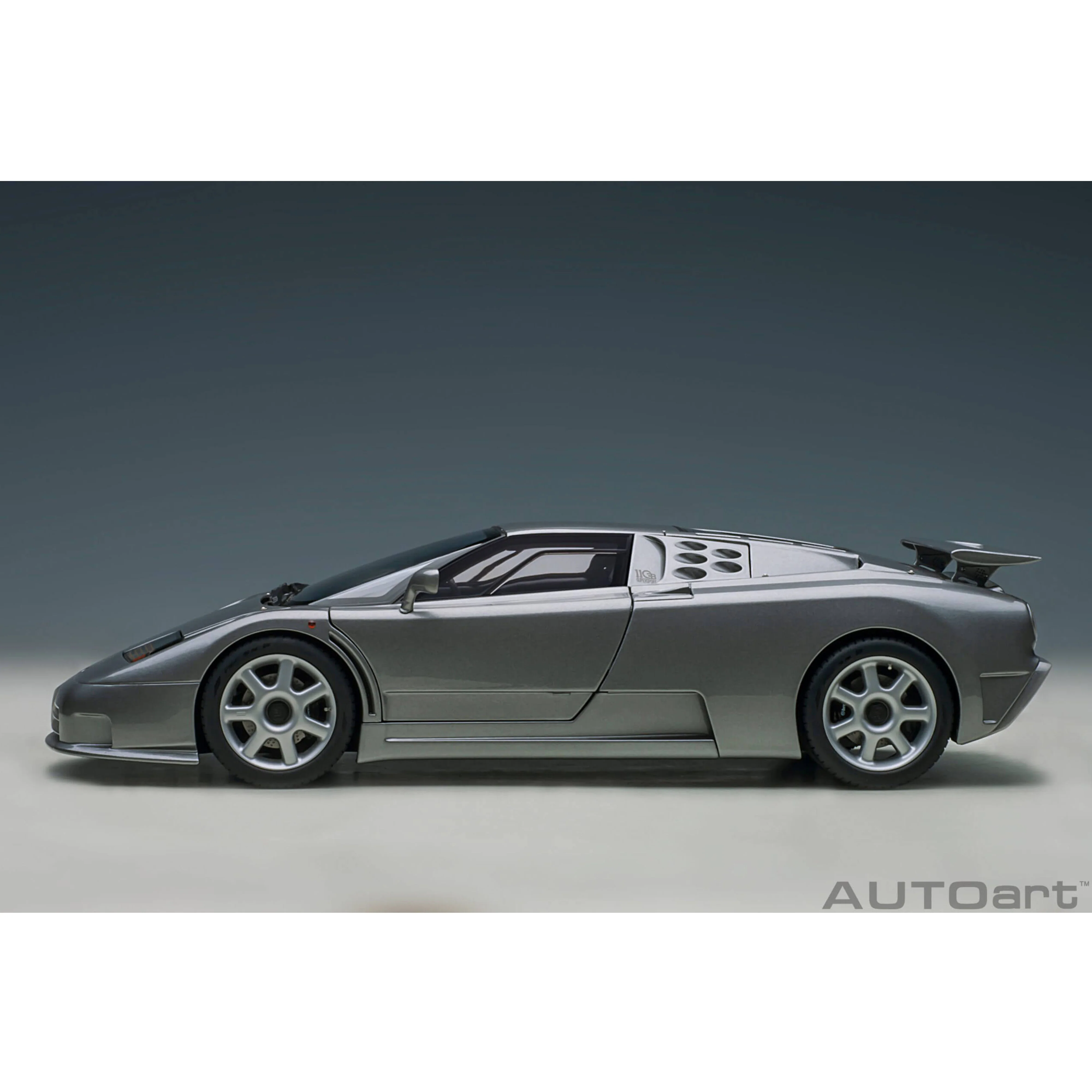 Bugatti EB110 SS Gris Métallique 1/18 - Image 3