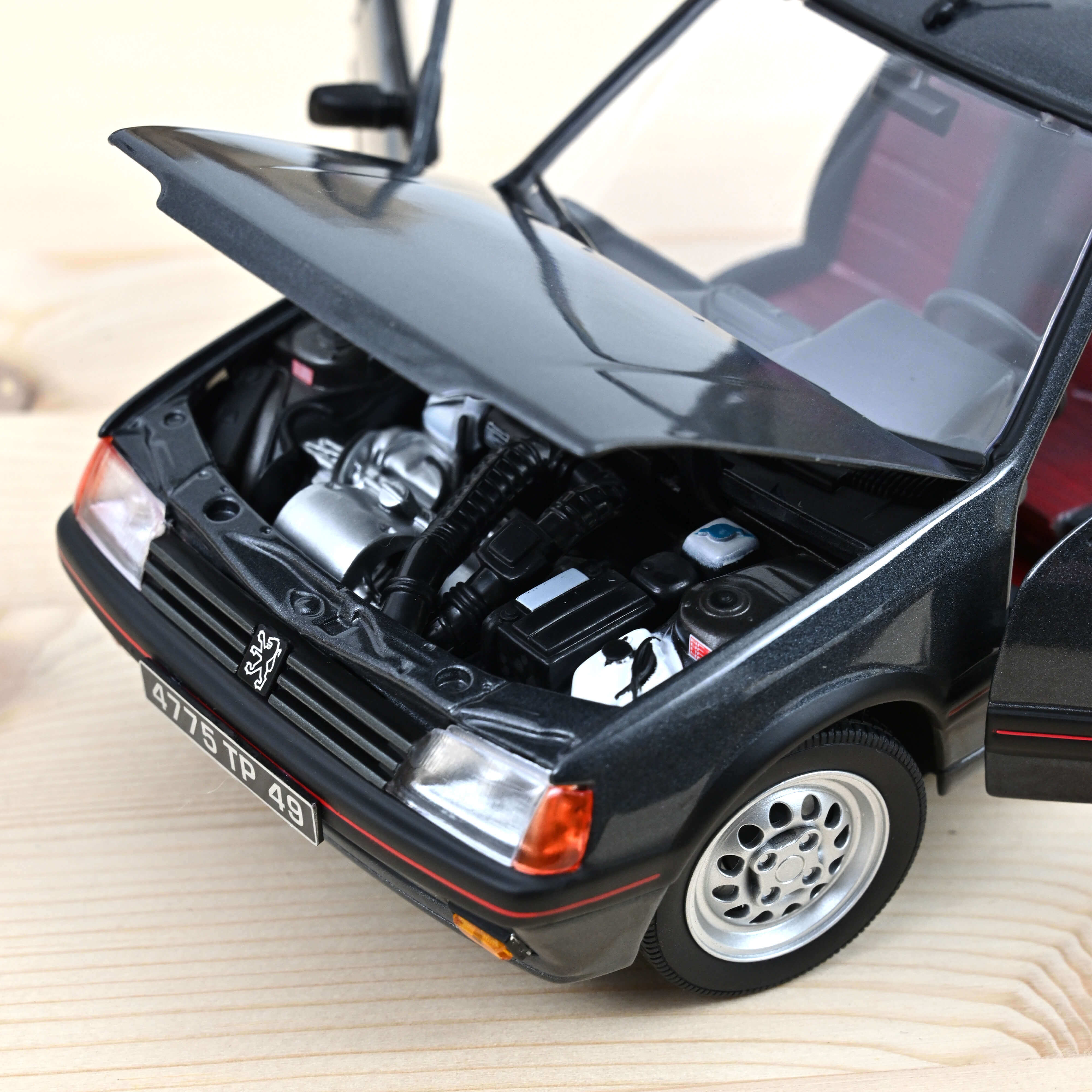 Peugeot 205 GTi 1.6 1988 Gris Graphite 1/18 - Image 3