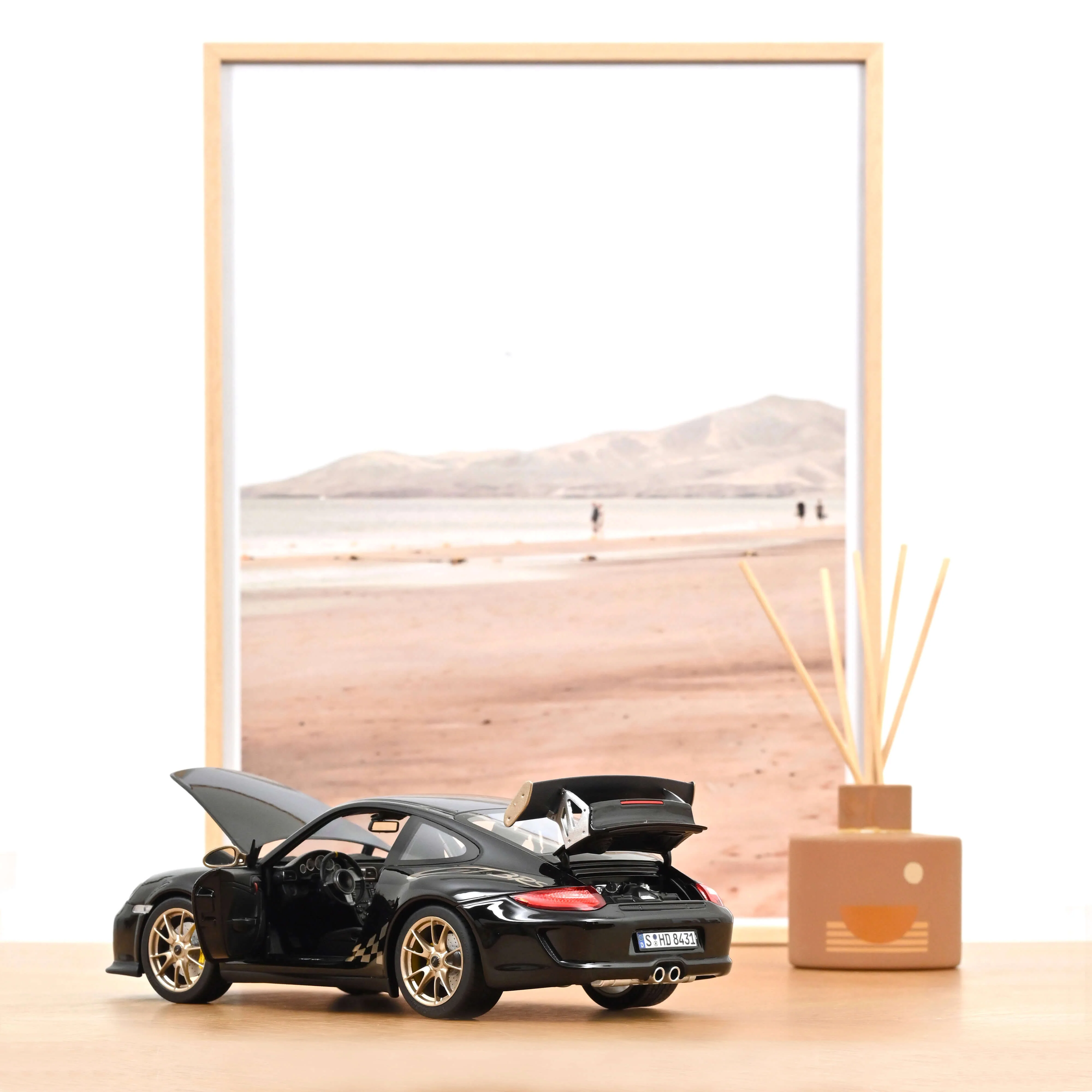 Porsche 911 GT3 RS 2009 Noir et or blanc métallisé 1/18 - Image 2