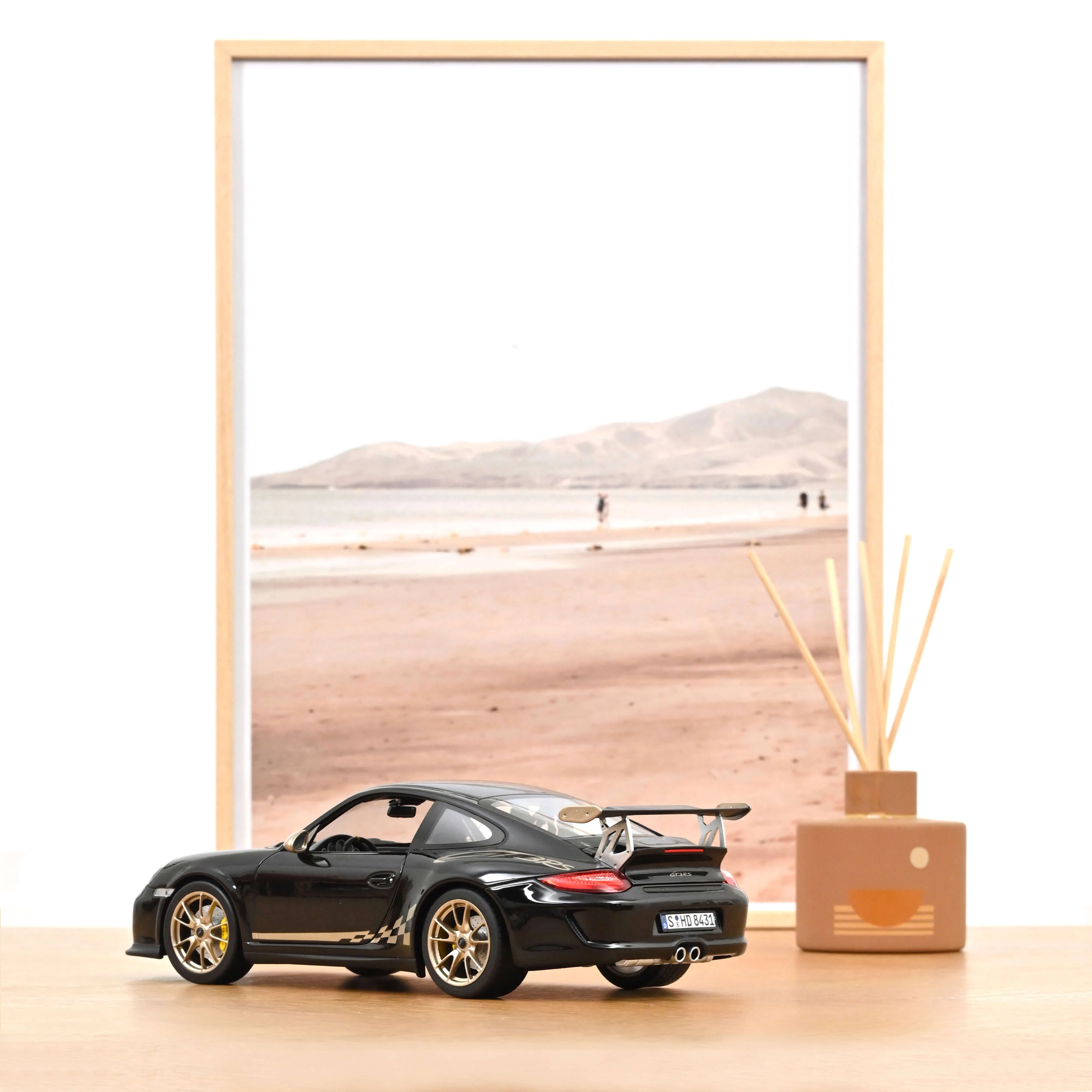 Porsche 911 GT3 RS 2009 Noir et or blanc métallisé 1/18 - Image 3