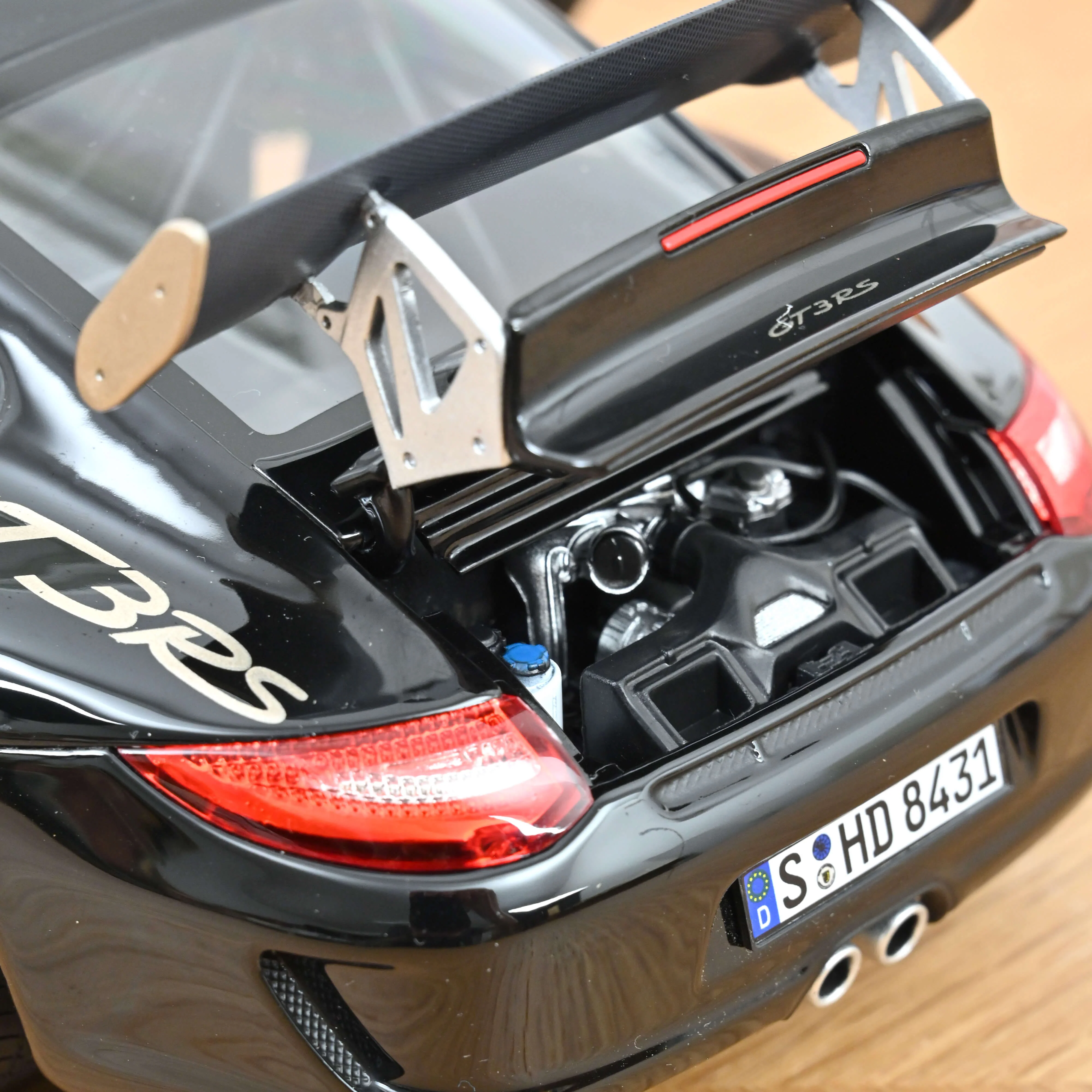 Porsche 911 GT3 RS 2009 Noir et or blanc métallisé 1/18 - Image 5