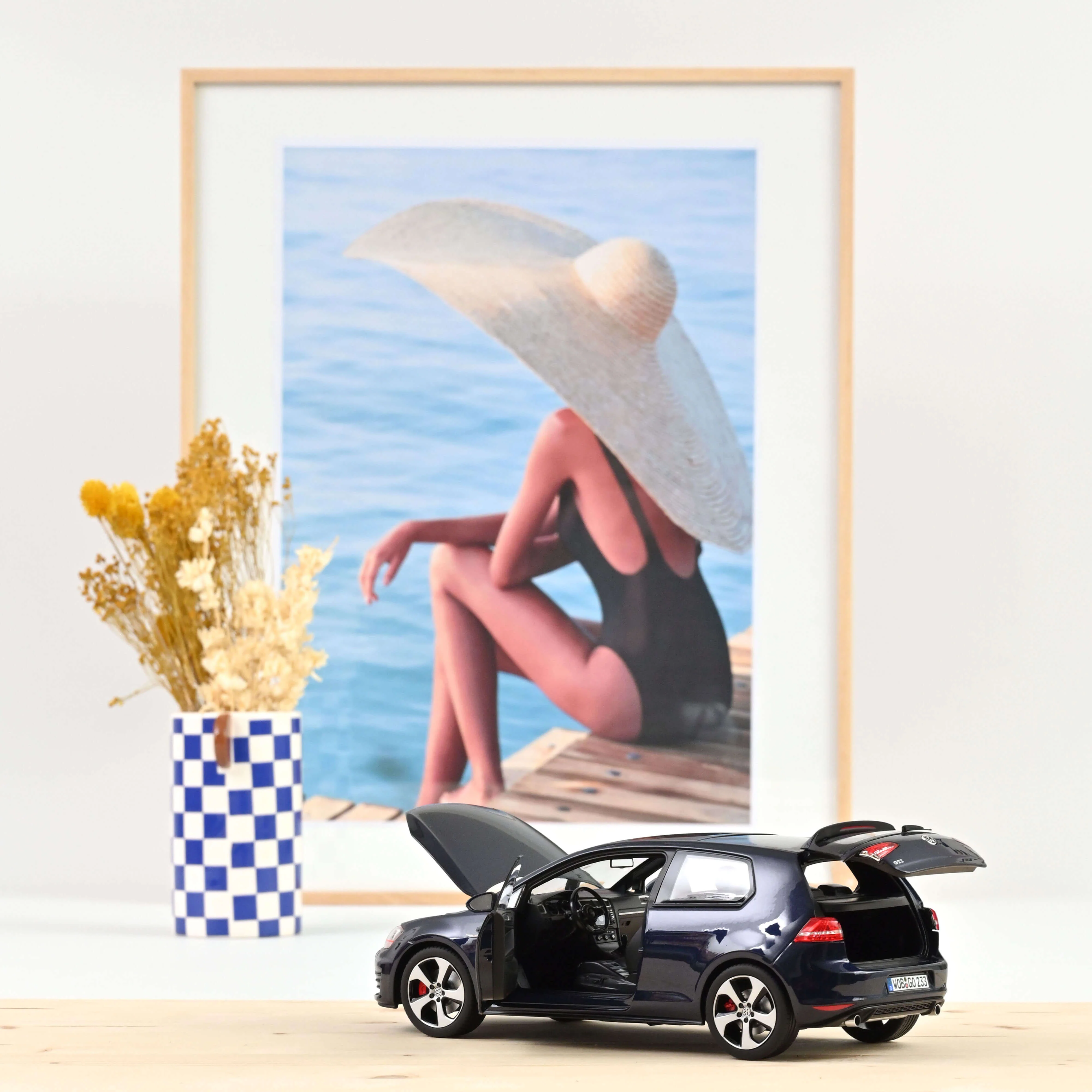 VW Golf GTI 2013 Bleu nuit métallisé 1/18 - 200pcs - Image 2