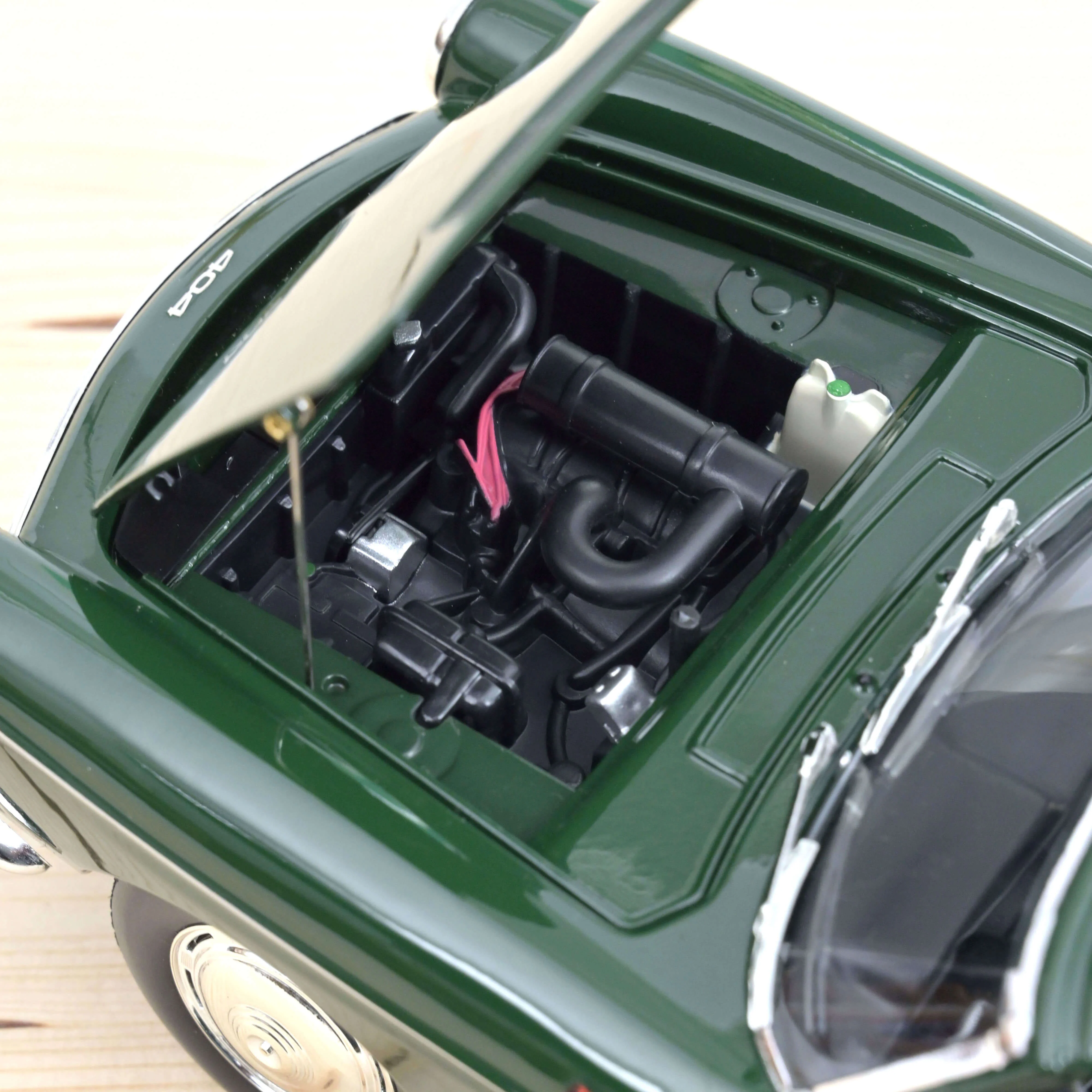 Peugeot 404 Cabriolet 1967 Vert Antique 1/18 - 200pcs - Image 4
