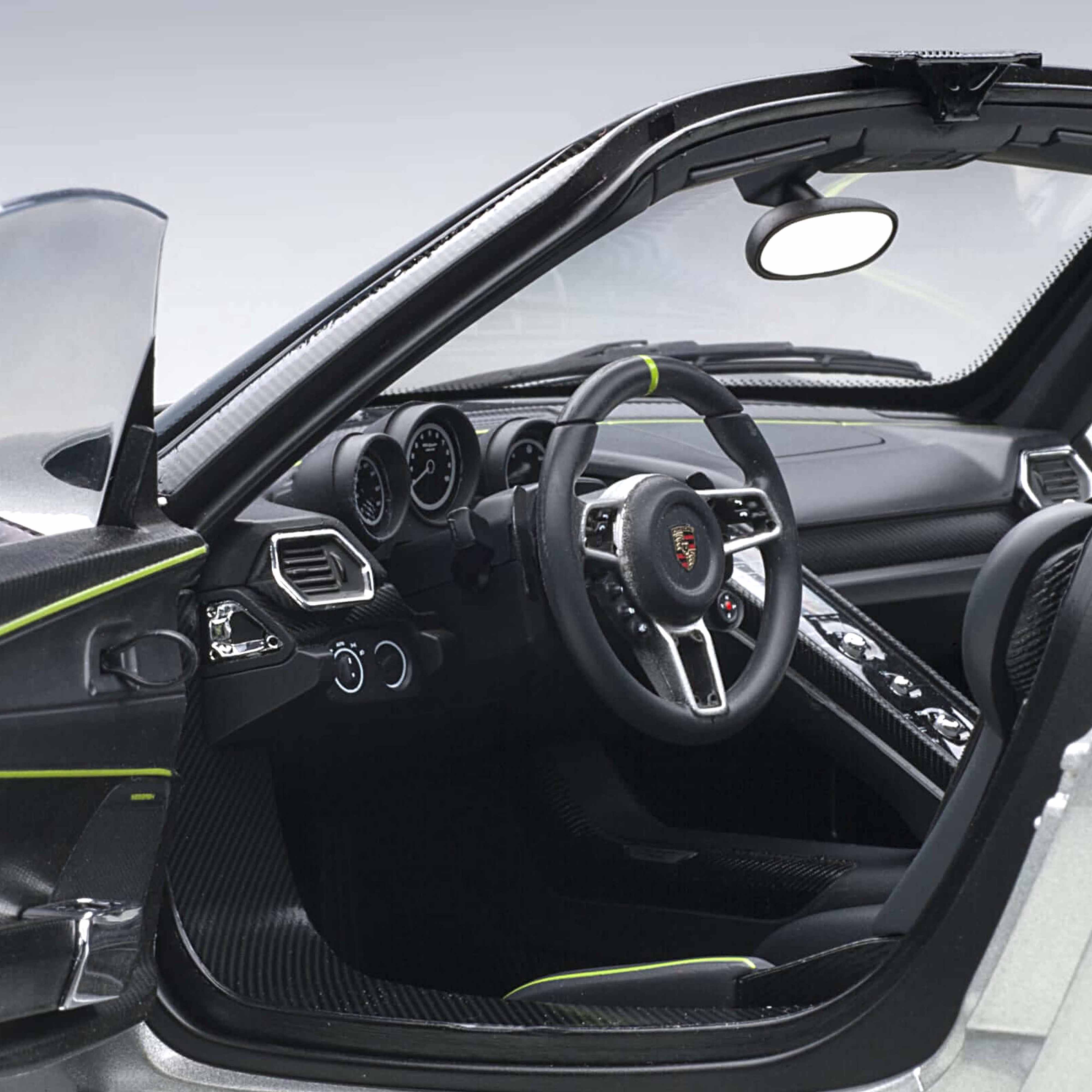 Porsche 918 Spyder Weissach Package GT Argent Métallique 1/12 - Image 4