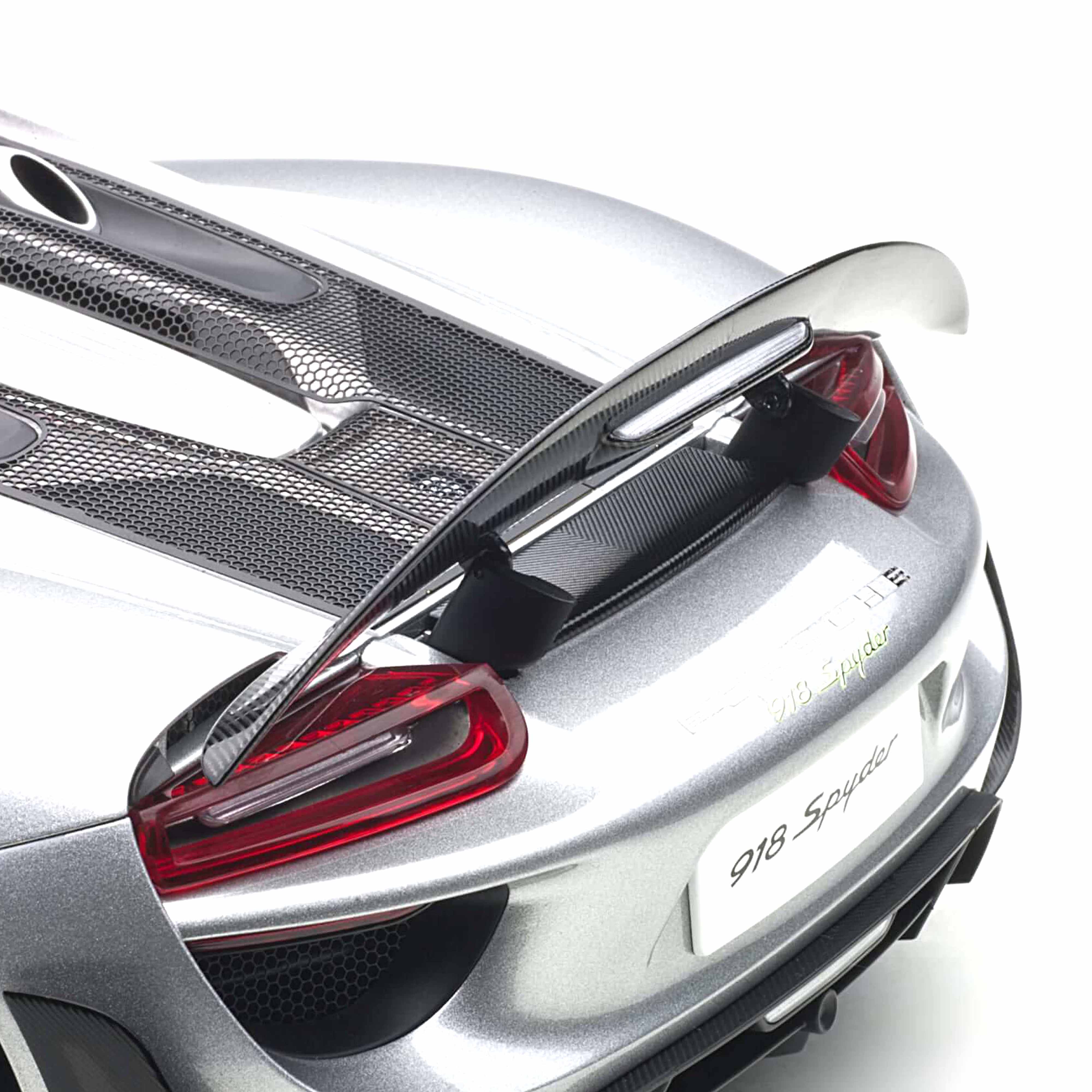 Porsche 918 Spyder Weissach Package GT Argent Métallique 1/12 - Image 5