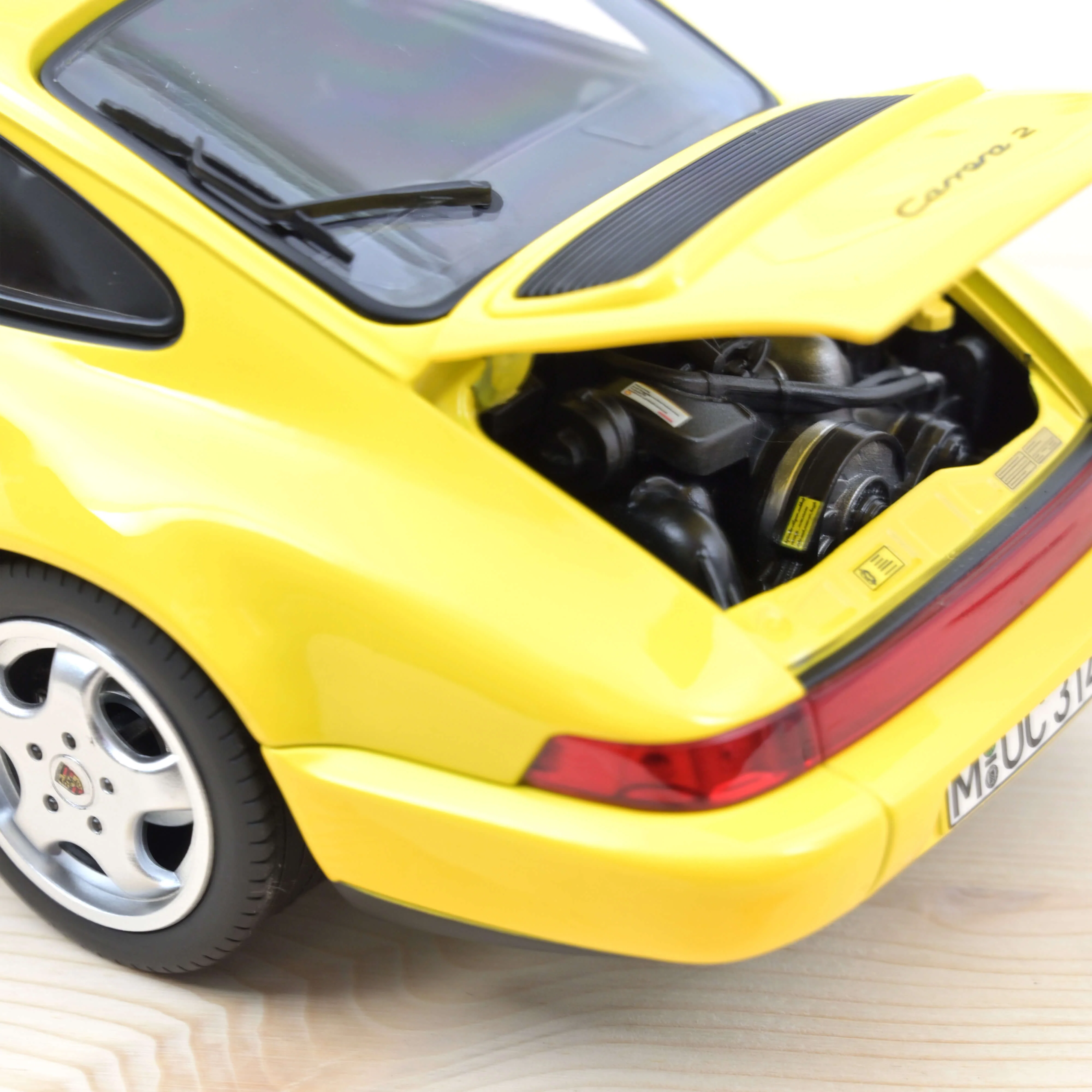 Porsche 911 Carrera 2 1992 Jaune 1/18 - Image 3