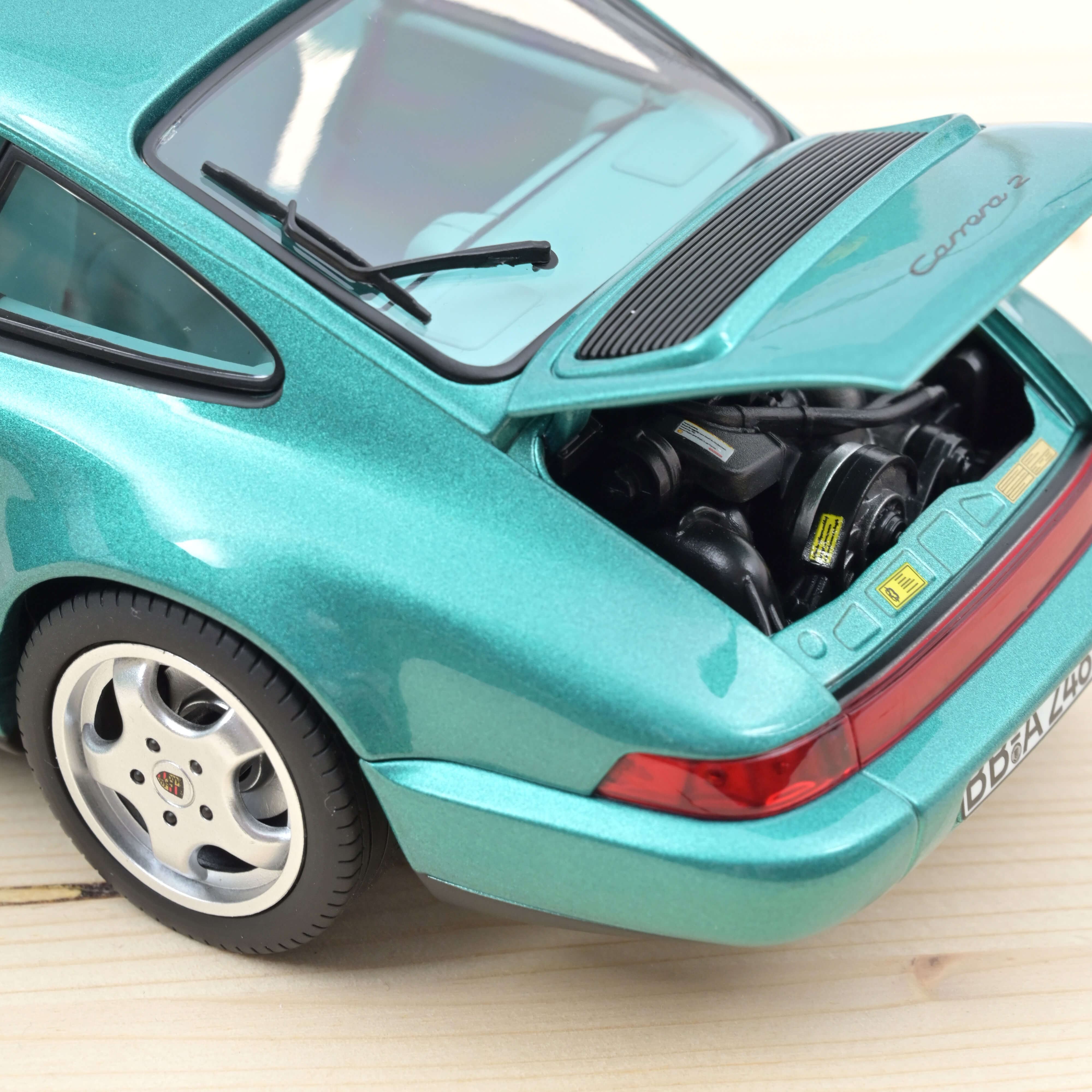 Porsche 911 Carrera 2 1992 Vert Wimbledon 1/18 - Image 3