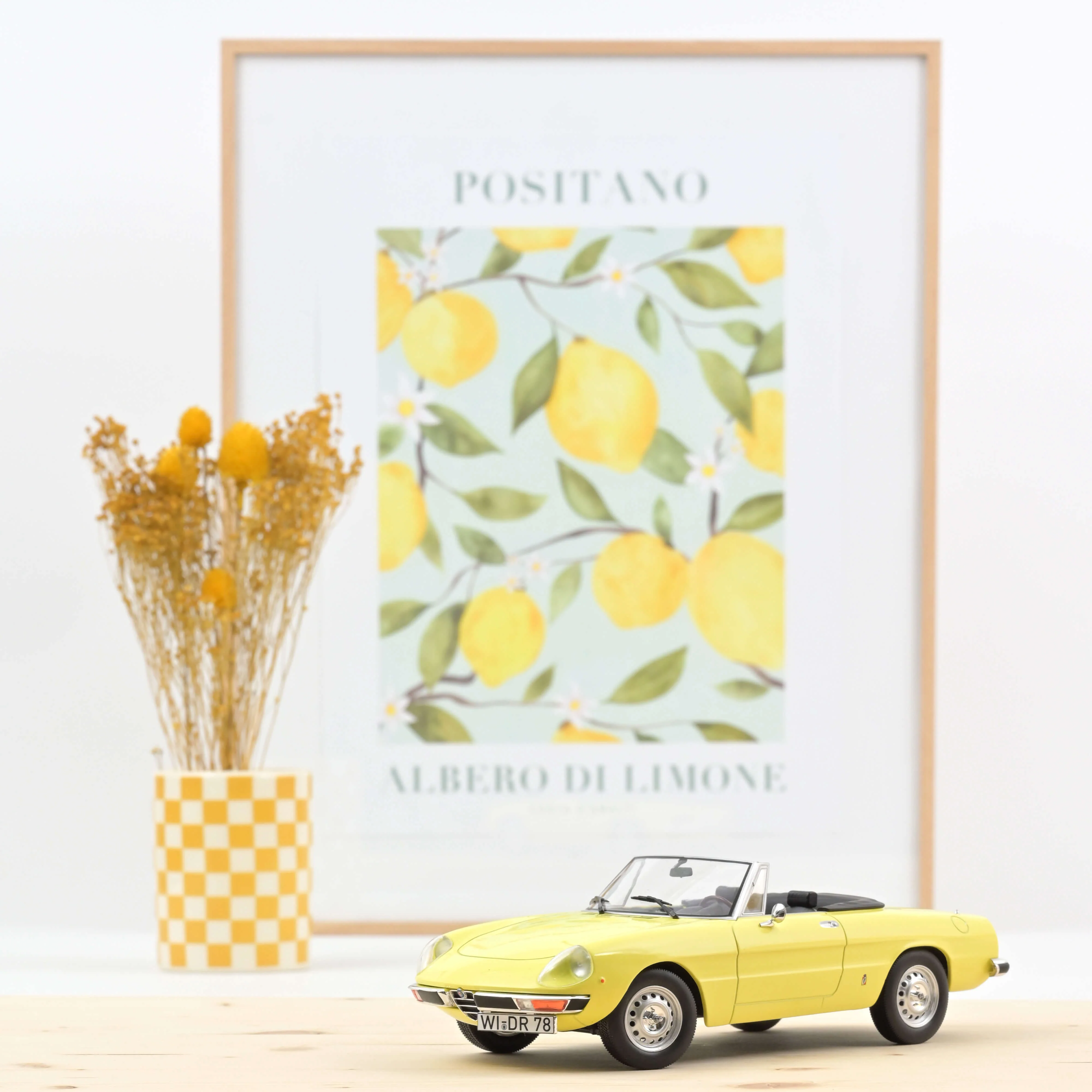 Alfa Romeo 2000 Spider 1978 Jaune 1/18 - 300pcs
