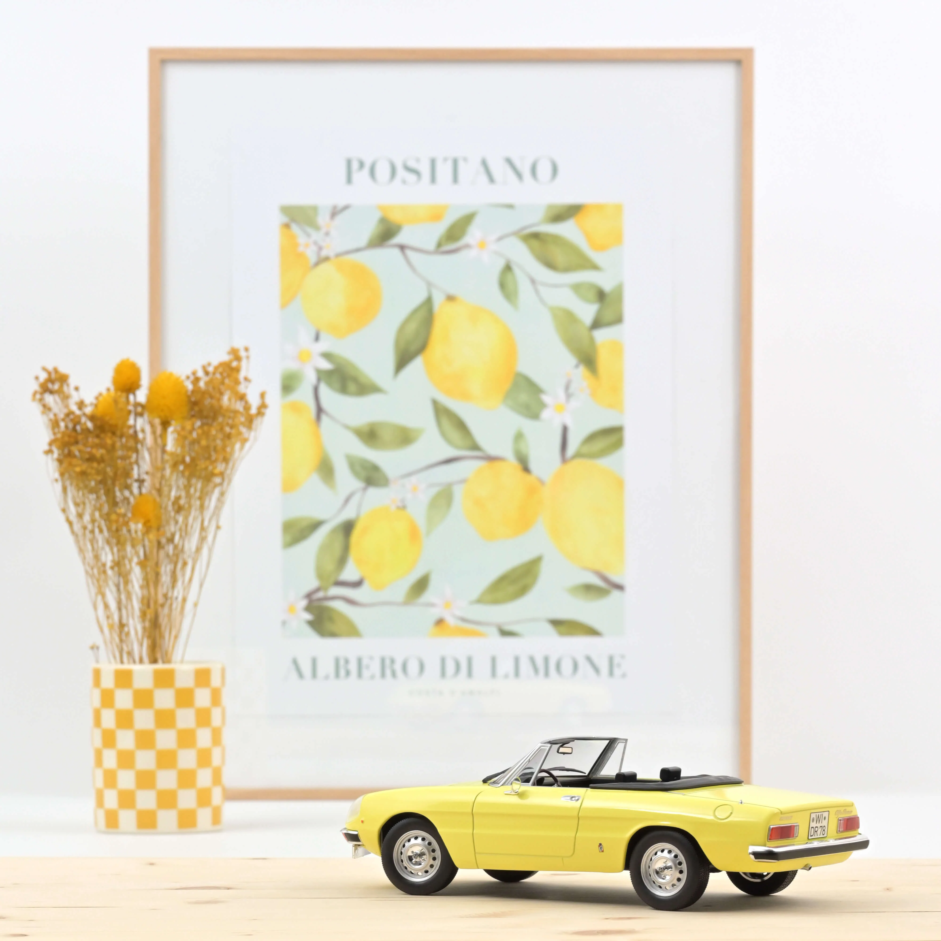 Alfa Romeo 2000 Spider 1978 Jaune 1/18 - 300pcs - Image 3