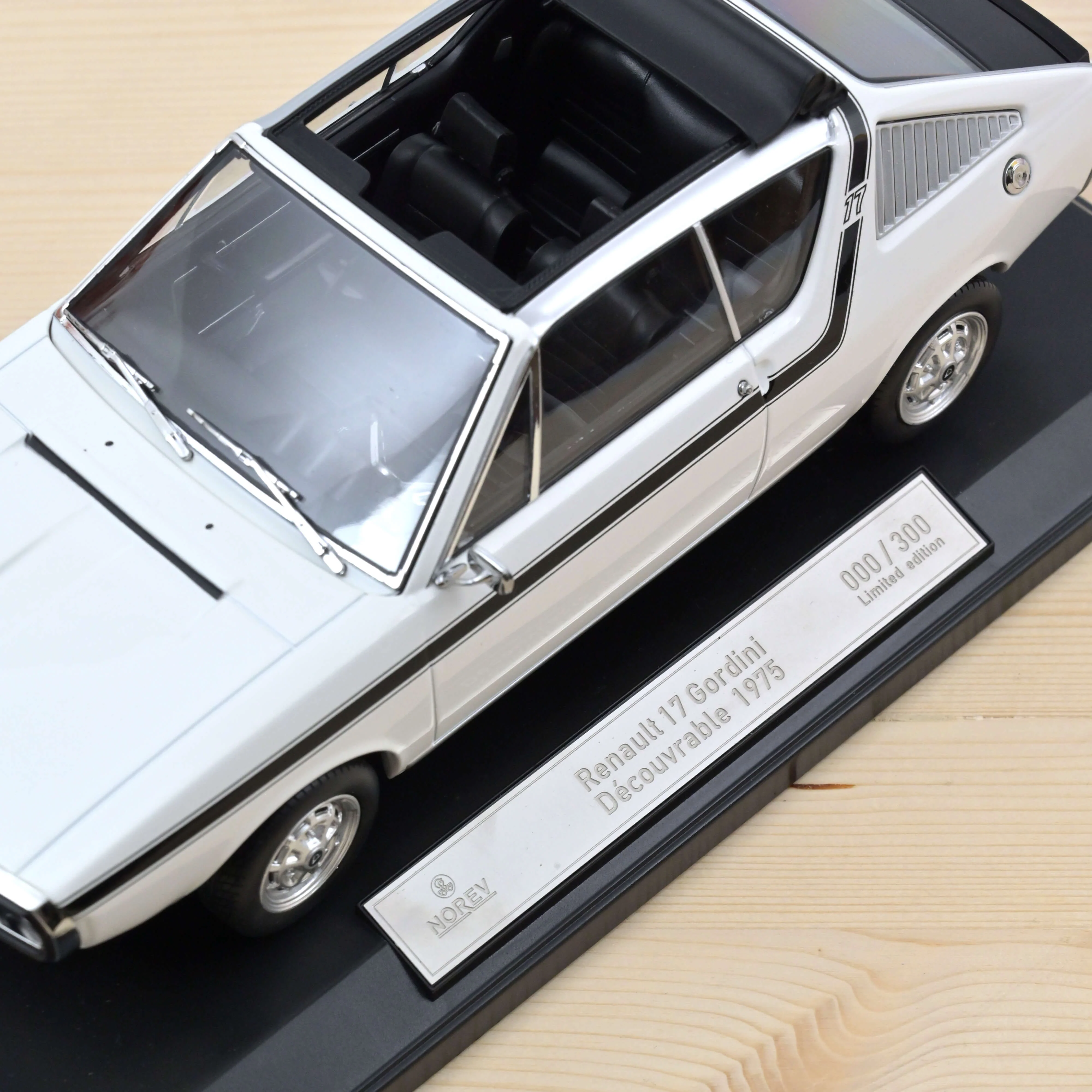 Renault 17 Gordini Découvrable 1975 Blanc 1/18 - 300pcs - Image 3