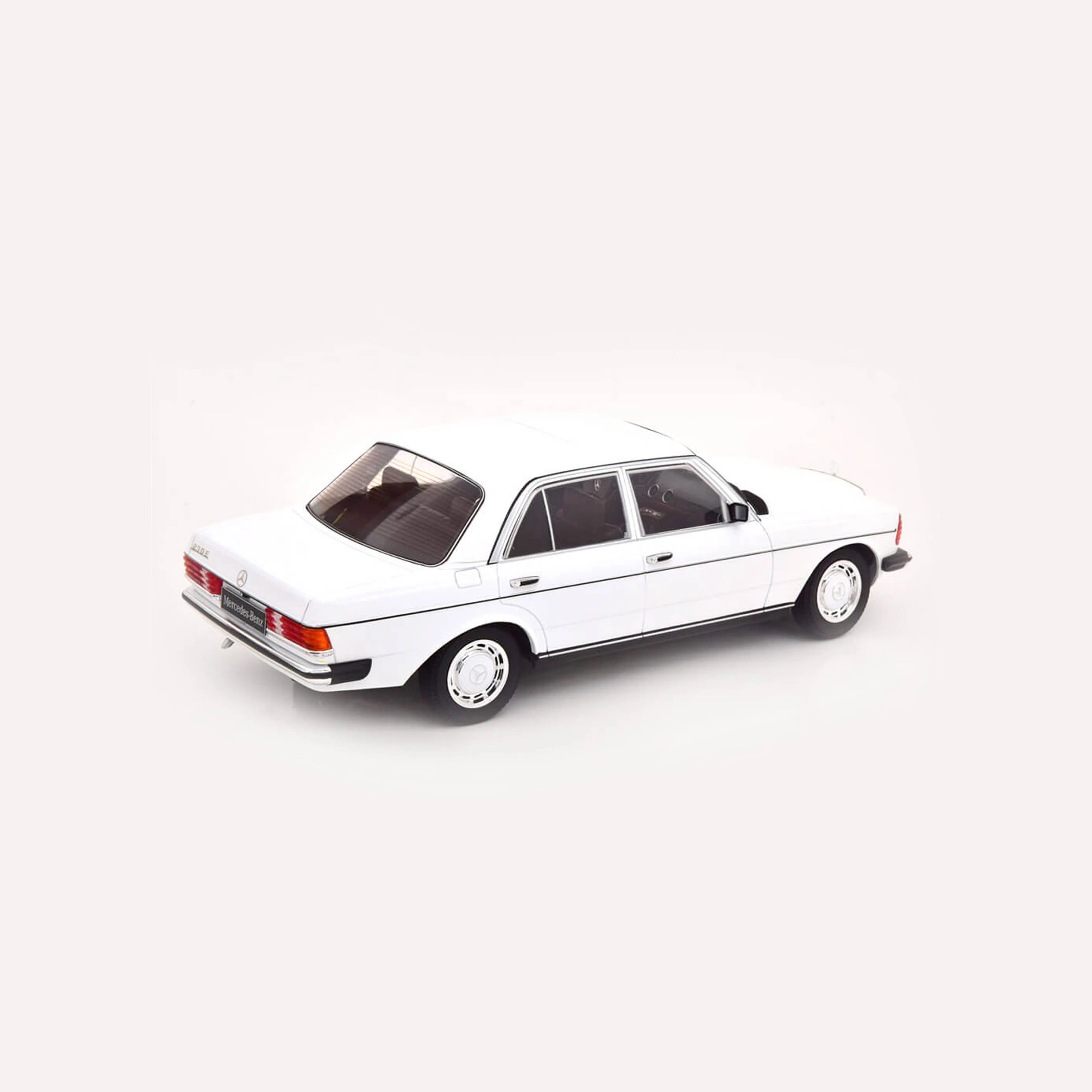 Mercedes 230E W123 1975 Blanc 1/18 - Image 2